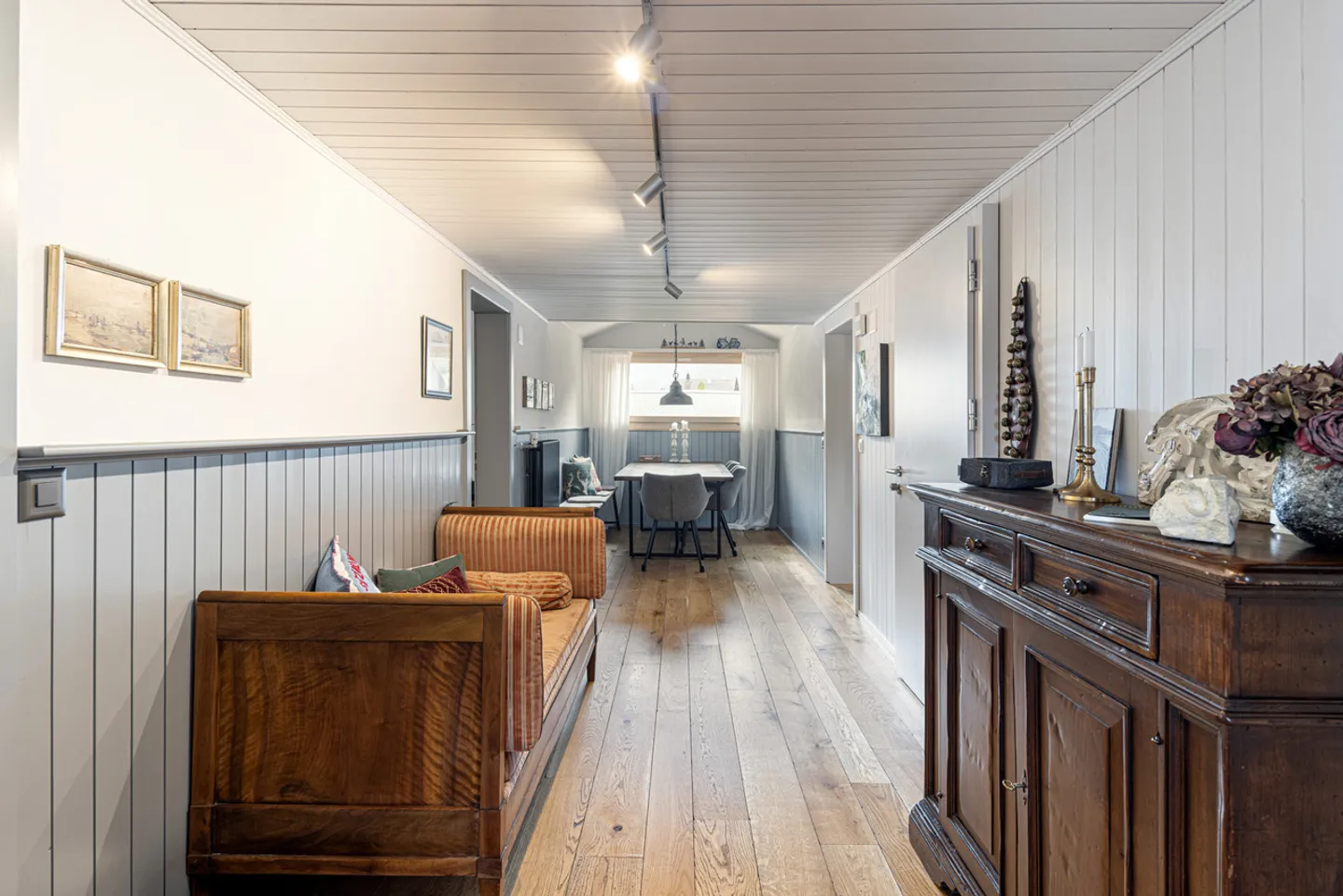 Cozy Retreat with Special Feel-Good Atmosphere - Photo 6 of 10