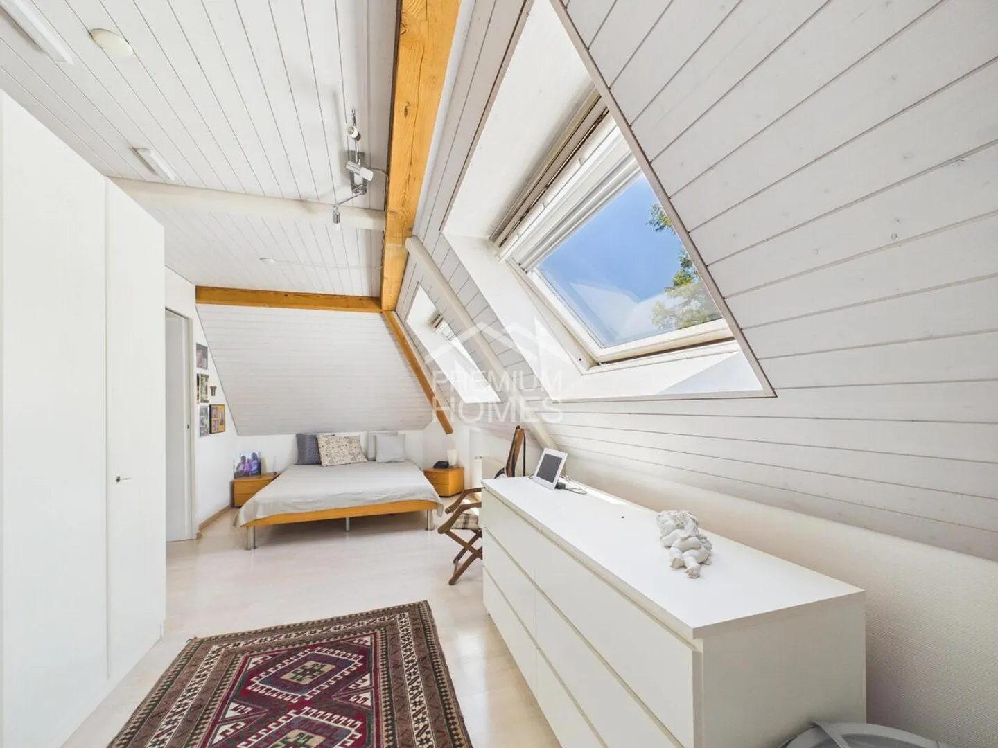 Vivere e Investire Insieme - Proprietà Doppia in Posizione Premium! - Foto 10 di 13