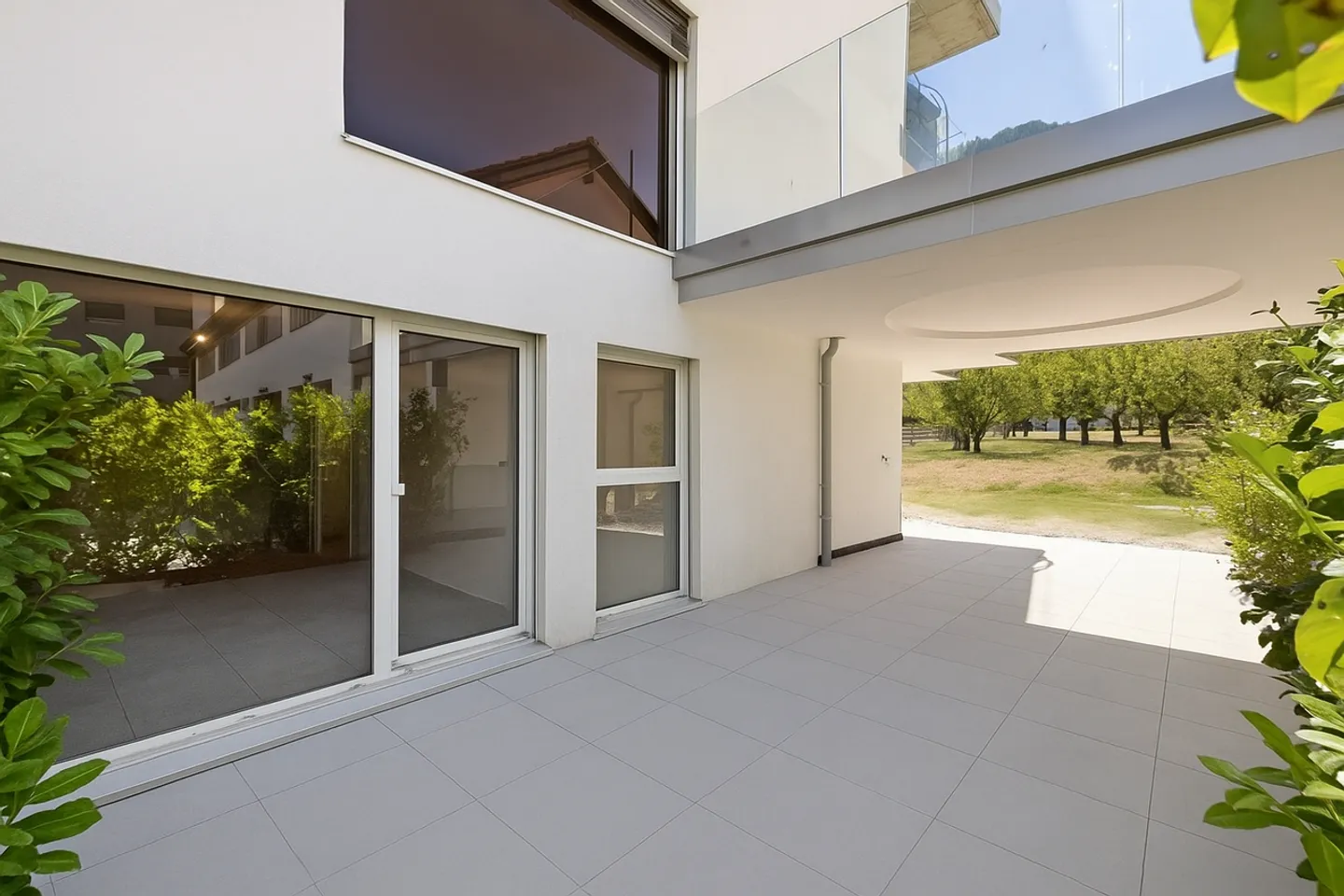 New 2.5-room apartment with large garden and terraces - Photo 2 of 8