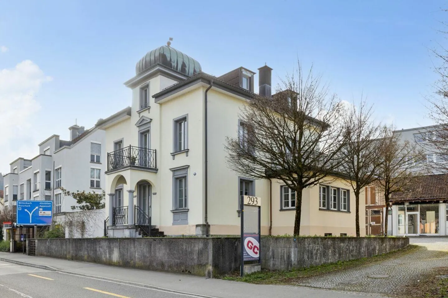 Attractive investment property with development potential in a central location - Photo 2 of 11