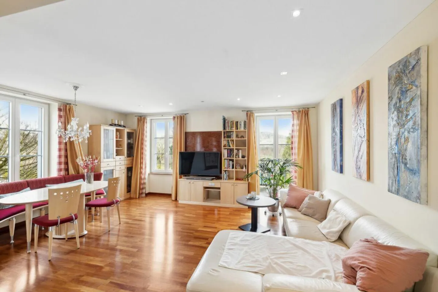 Attractive investment property with development potential in a central location - Photo 3 of 11