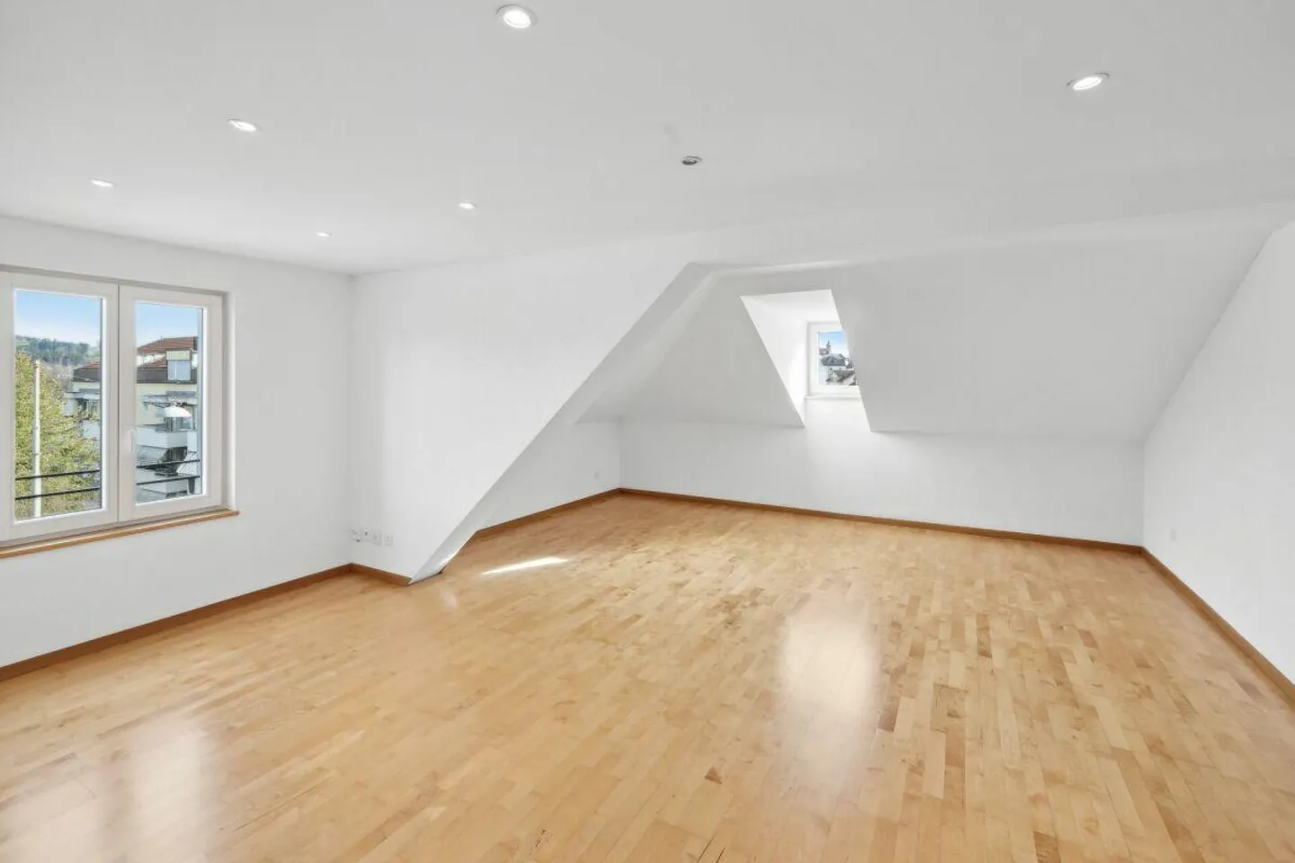 Attractive investment property with development potential in a central location - Photo 5 of 11