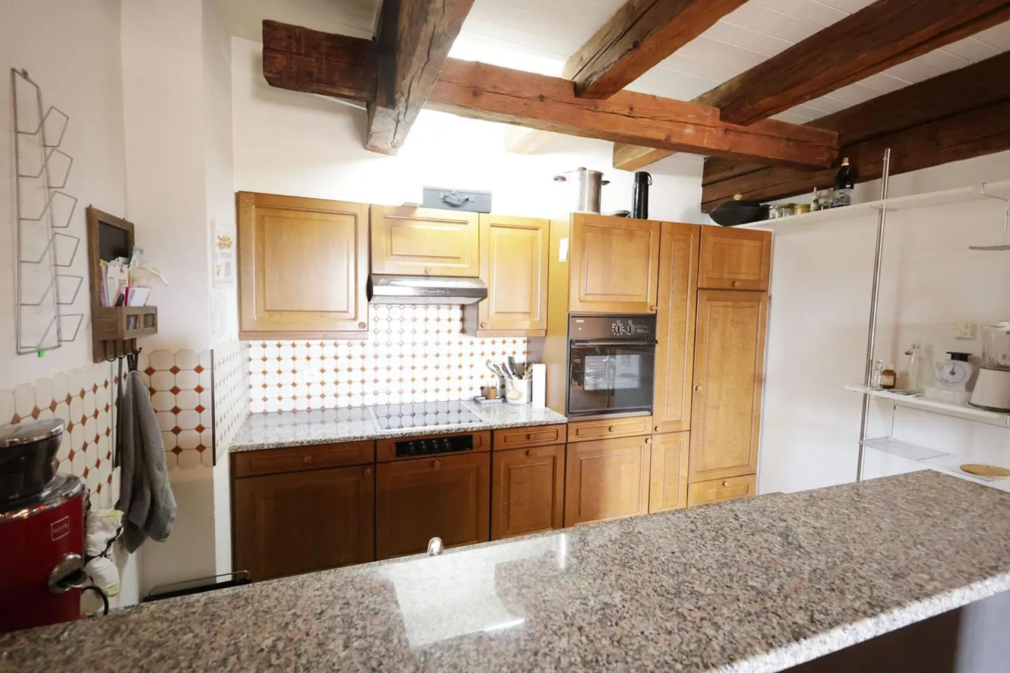 Ampio appartamento con 4 camere all'ultimo piano di un edificio storico - Foto 7 di 12