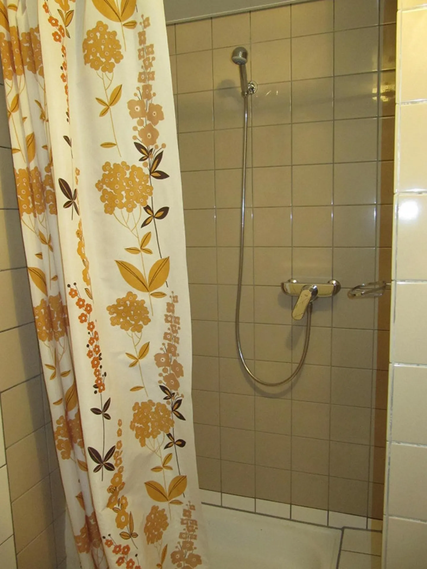 Idéal pour des pauses ! Chambre meublée avec coin salon - Photo 5 sur 7