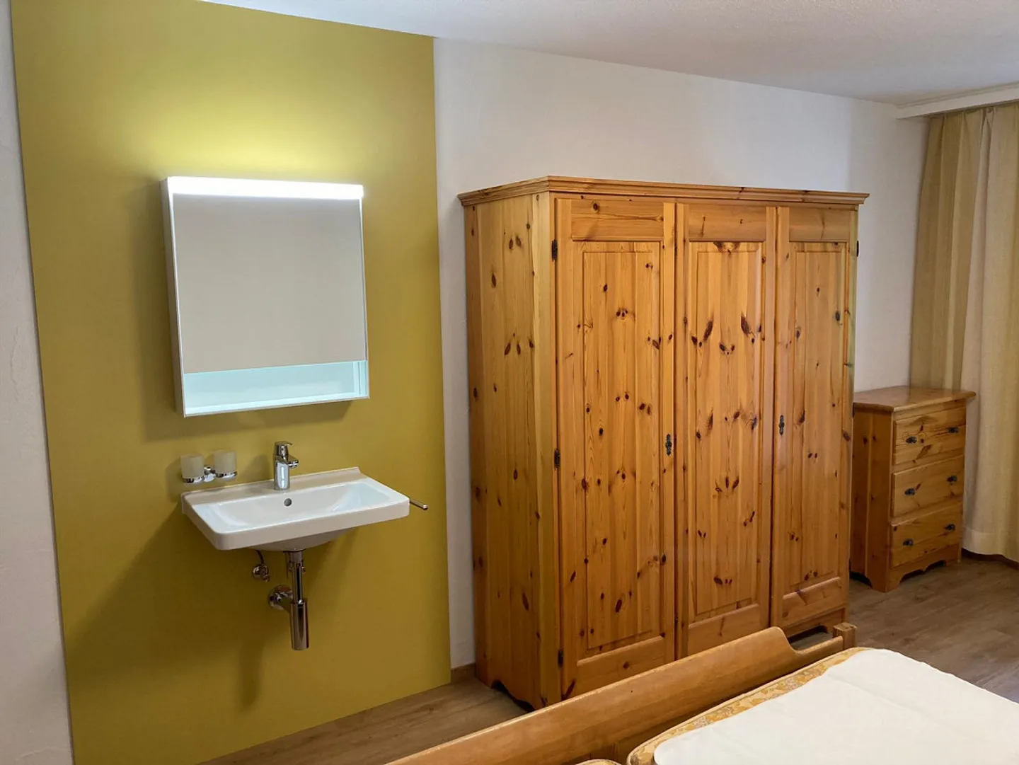 Idéal pour des pauses ! Chambre meublée avec coin salon - Photo 1 sur 7