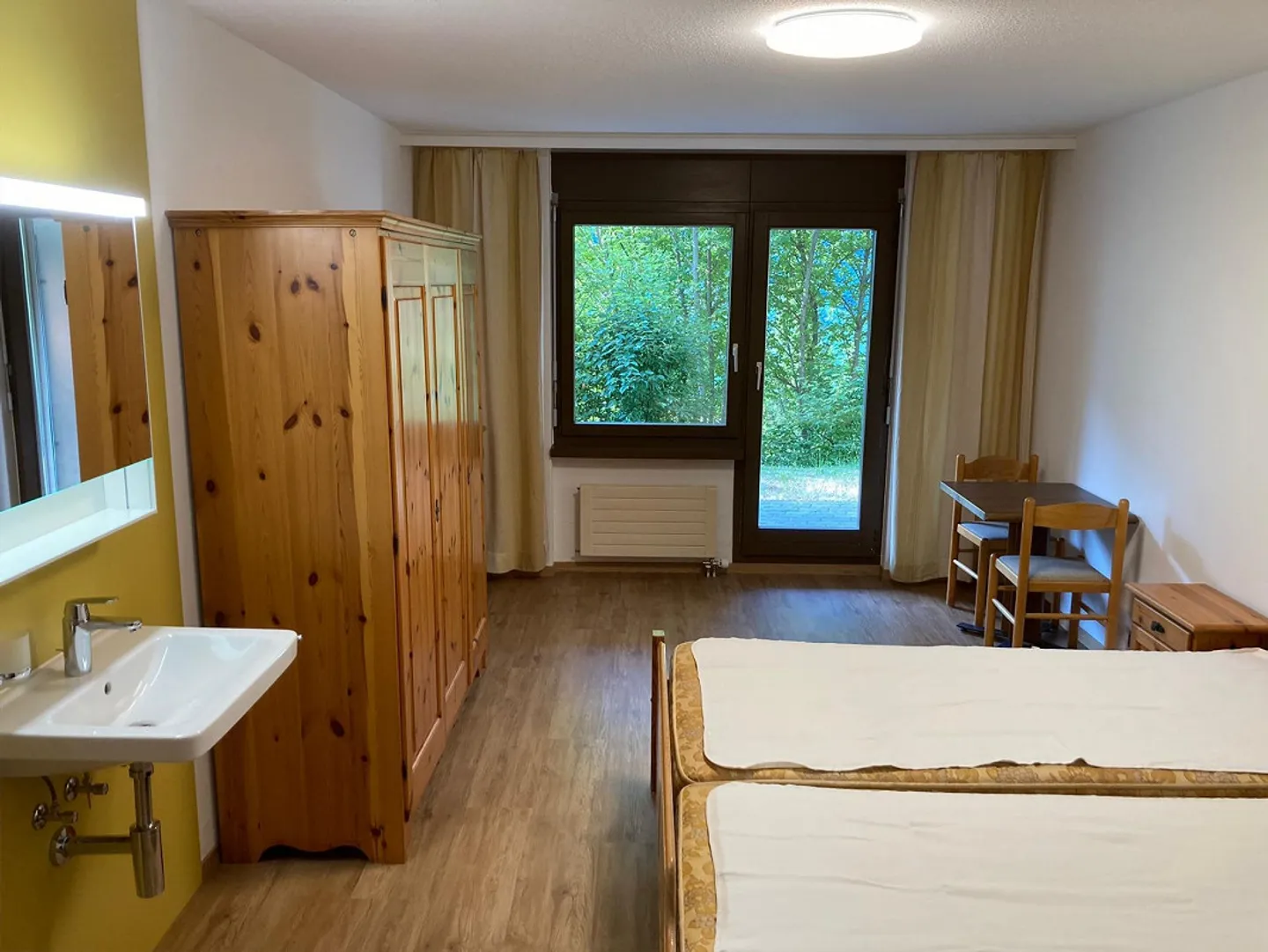 Idéal pour des pauses ! Chambre meublée avec coin salon - Photo 2 sur 7