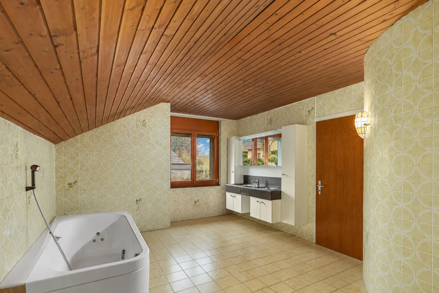 Seltene individuelle Villa mit unabhängigem Studio und großem Garten - Foto 7 von 18