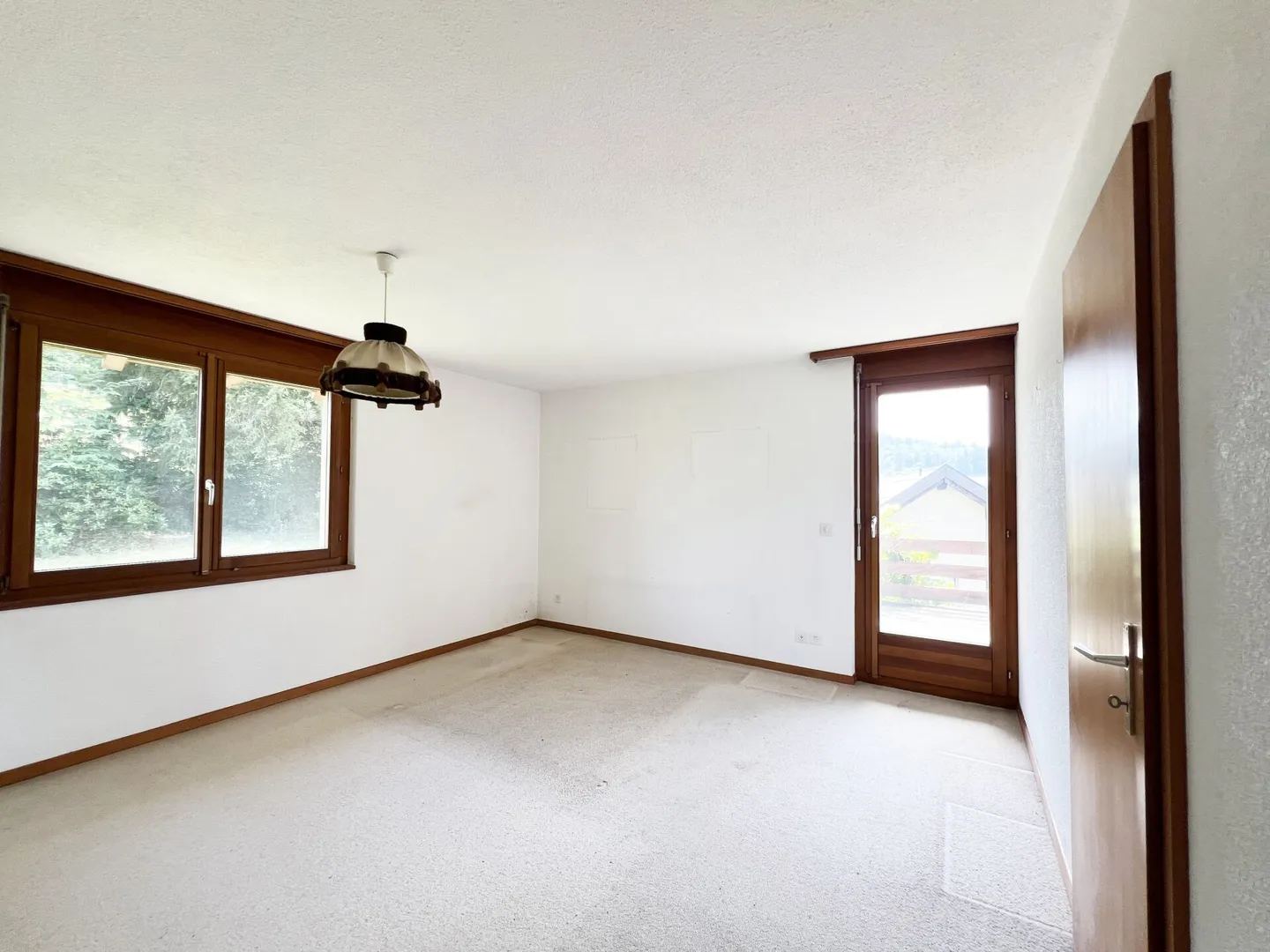 Charming Family Home with Garden - Photo 5 of 11