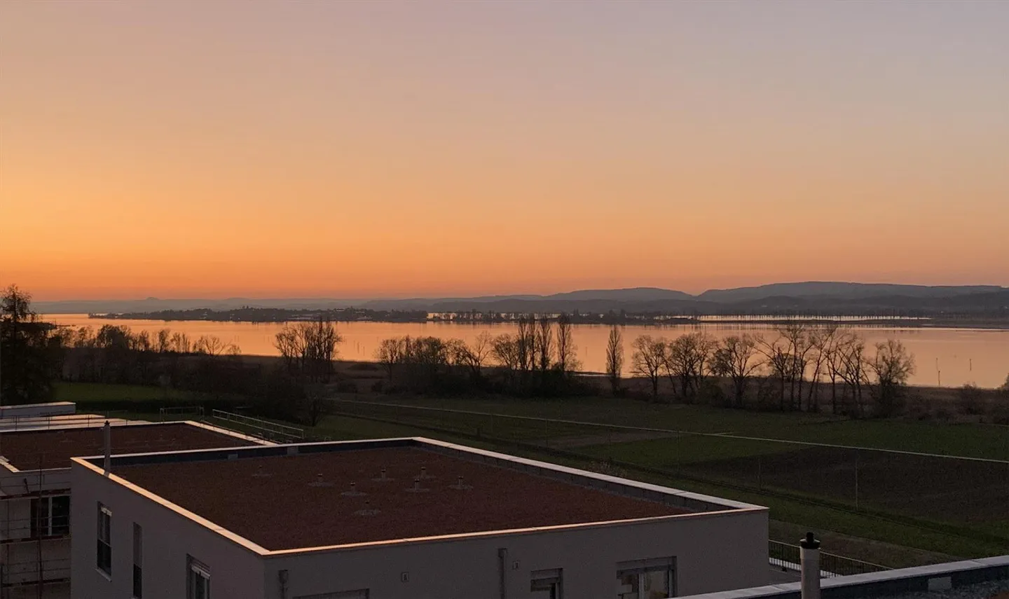 Exclusive Penthouse with Lake View - Photo 4 of 15