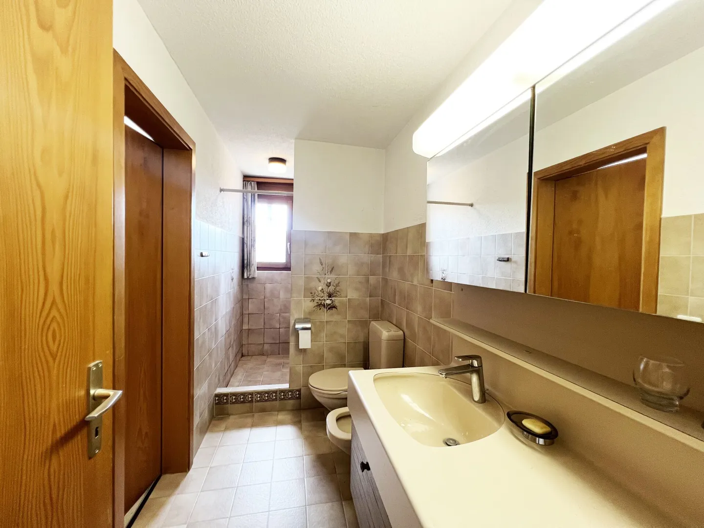 Charming Family Home with Garden - Photo 6 of 11