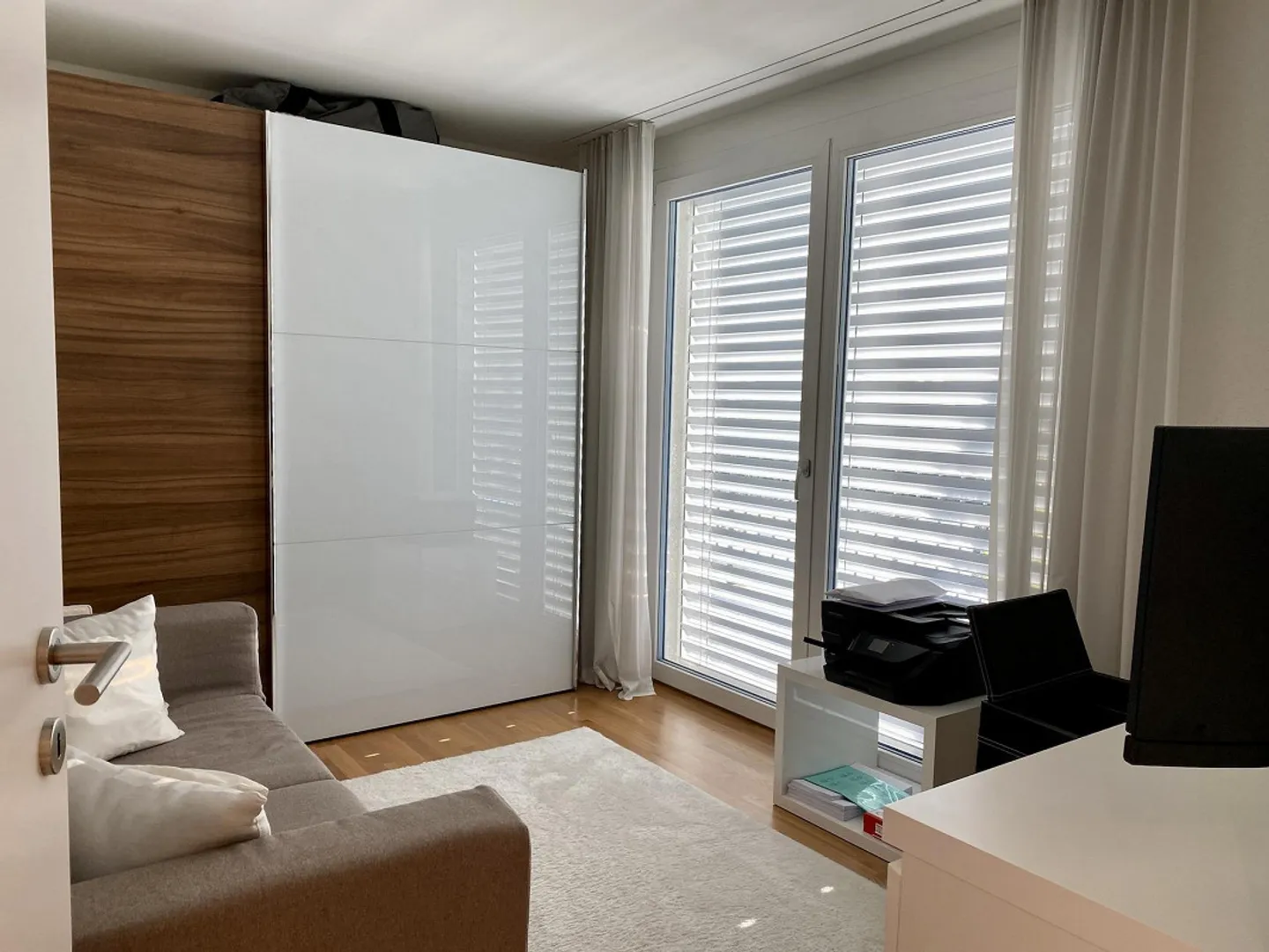 Exclusive Penthouse with Lake View - Photo 12 of 15