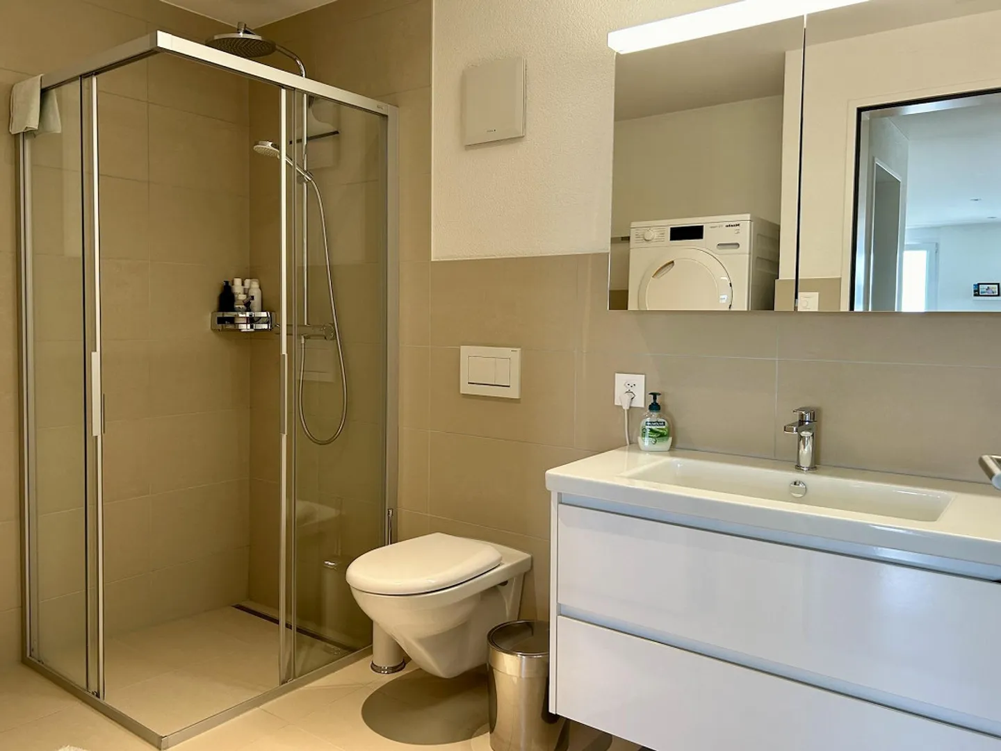 Exclusive Penthouse with Lake View - Photo 13 of 15