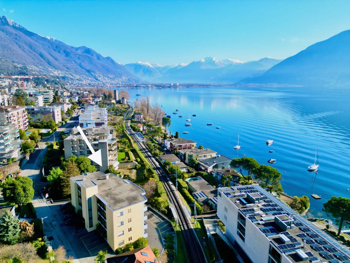 Appartement Charmant avec Vue sur le Lac - Photo 1 sur 9