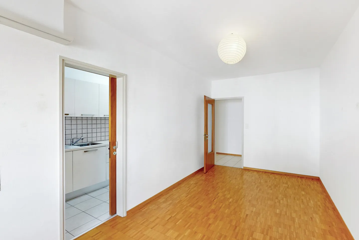 Bellinzona is waiting for you: discover your new home - Photo 2 of 9