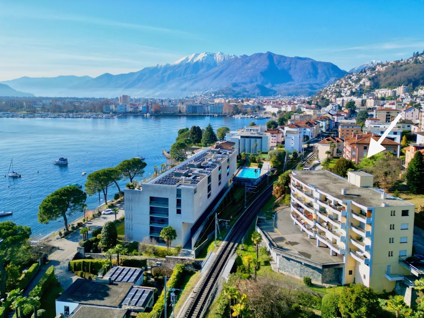 Appartement Charmant avec Vue sur le Lac - Photo 2 sur 9