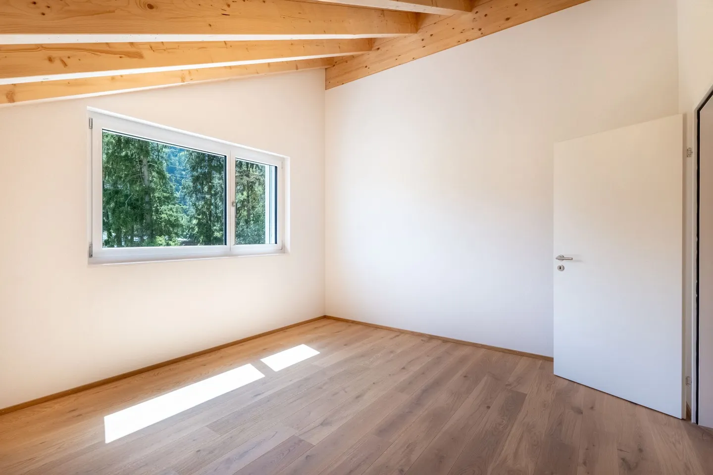 Casa unifamiliare moderna di 6,5 stanze con grande terrazza a Rothenbrunnen - Foto 2 di 13