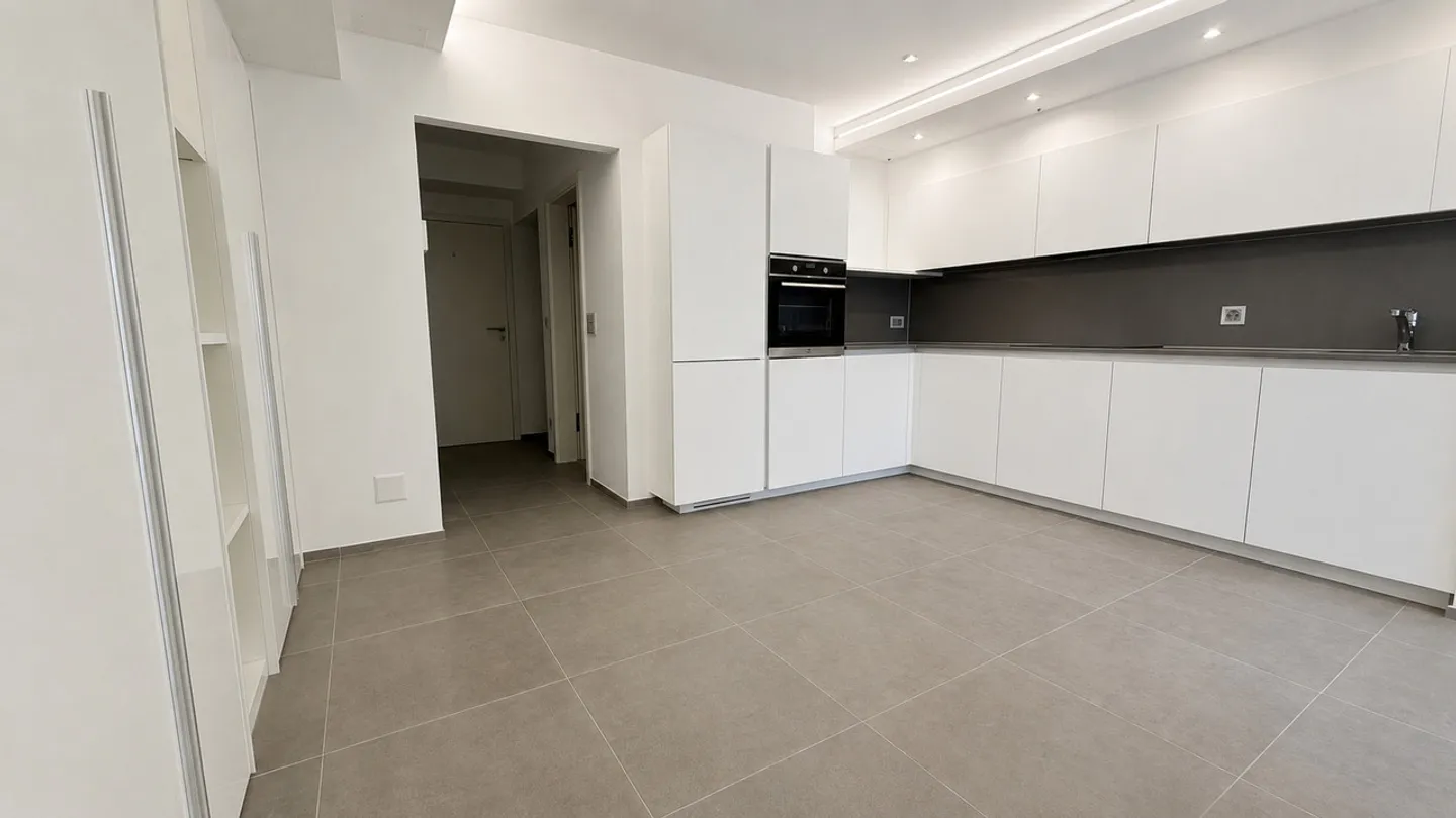 Elegant 4.5-room apartment with stunning lake view in Capolago - Photo 4 of 13