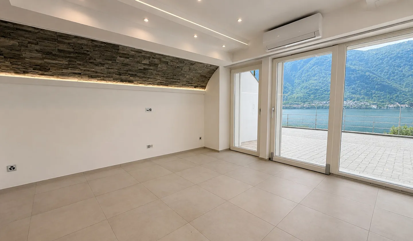 Elegant 4.5-room apartment with stunning lake view in Capolago - Photo 1 of 13