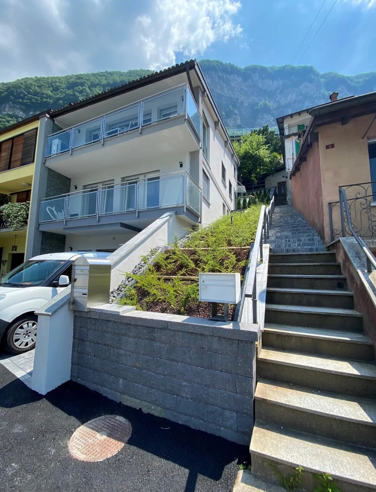 Elegant 4.5-room apartment with stunning lake view in Capolago - Photo 2 of 13