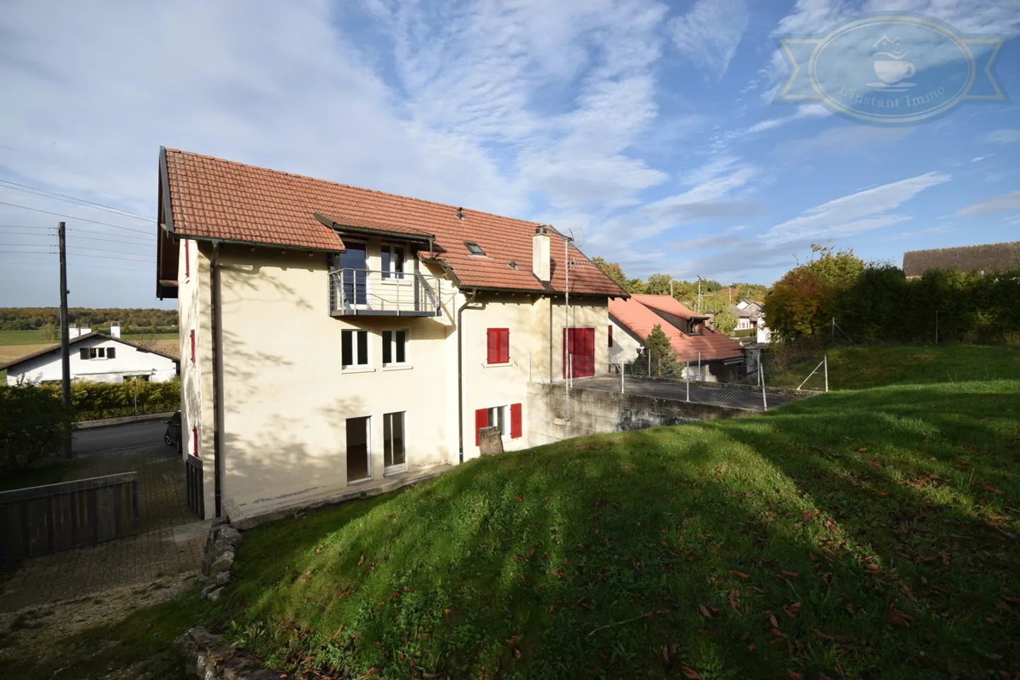 Bâtiment avec rendement, composé de 3 appartements - Photo 1 sur 10