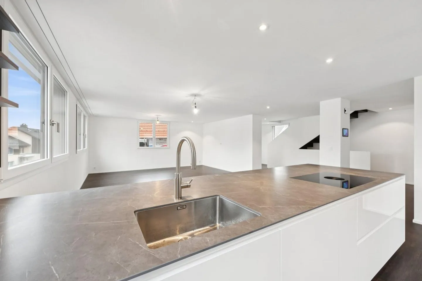 Una casa straordinaria con molto spazio per vivere - Foto 4 di 13