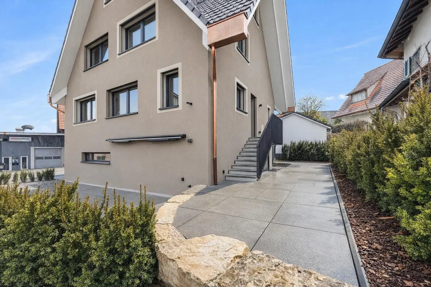 Una casa straordinaria con molto spazio per vivere - Foto 6 di 13