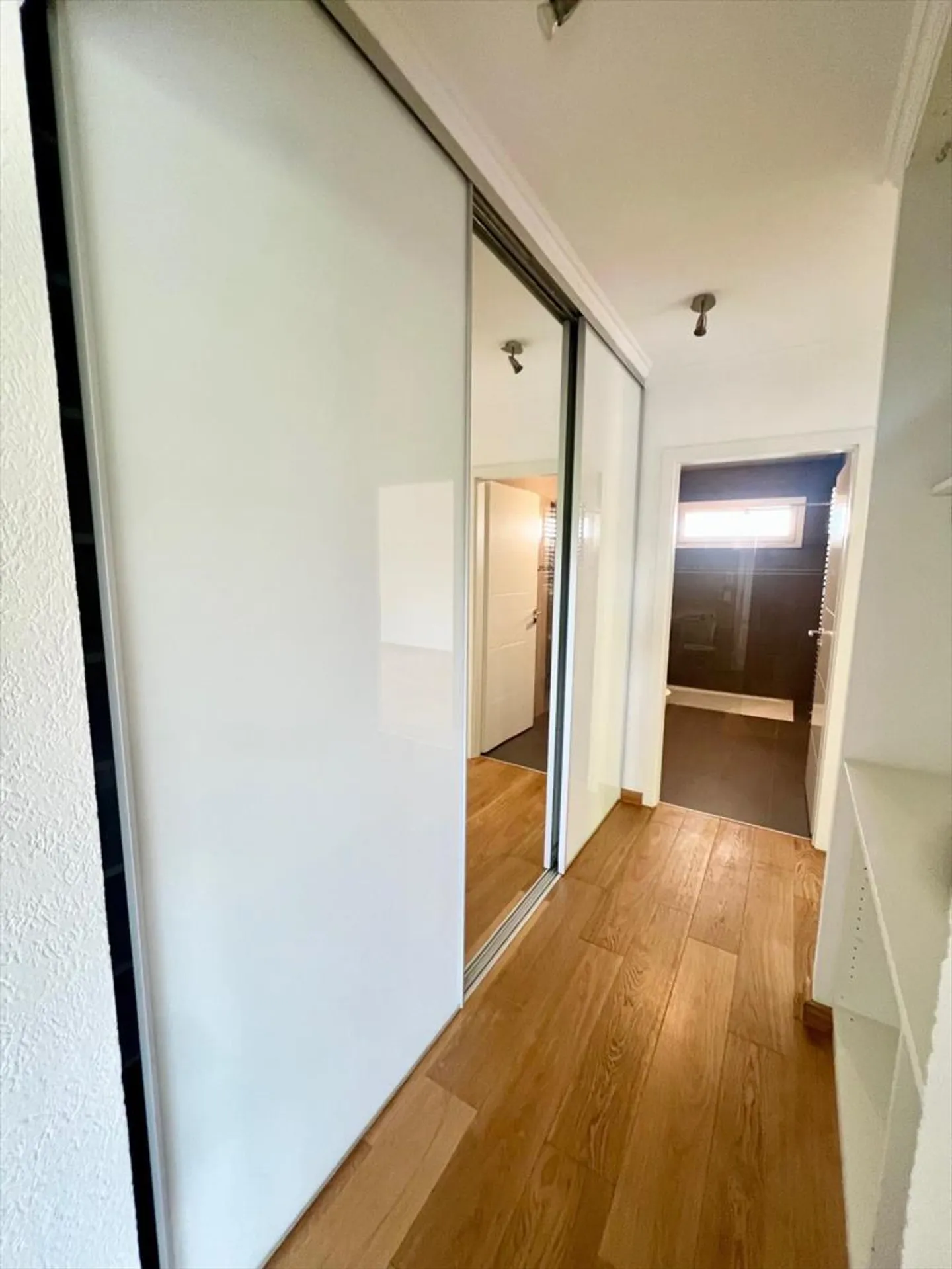 Apartment for rent - Photo 8 of 13