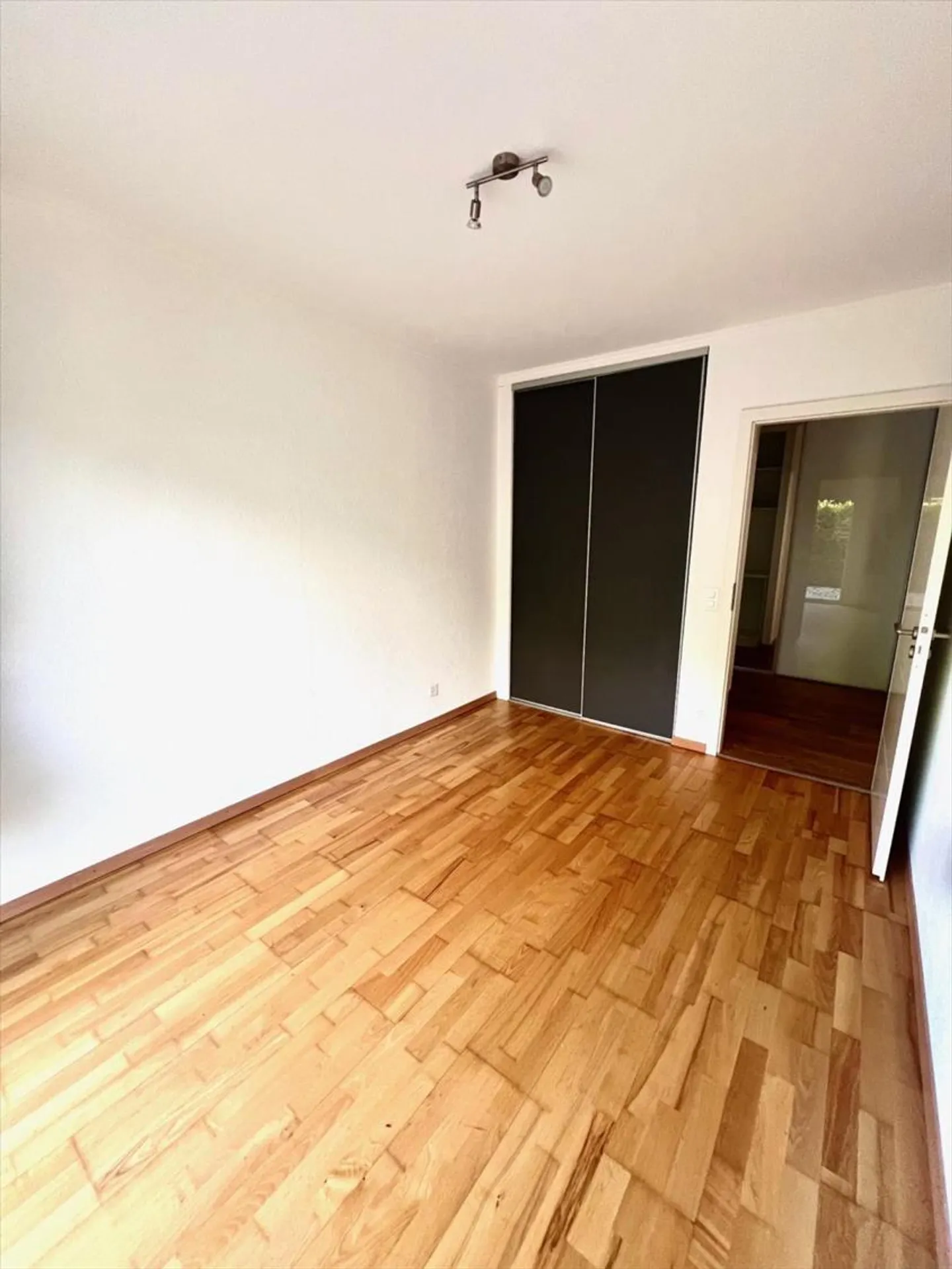 Apartment for rent - Photo 9 of 13