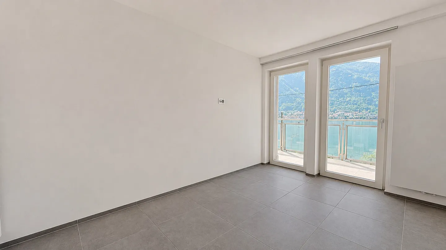 Elegant 4.5-room apartment with stunning lake view in Capolago - Photo 8 of 13