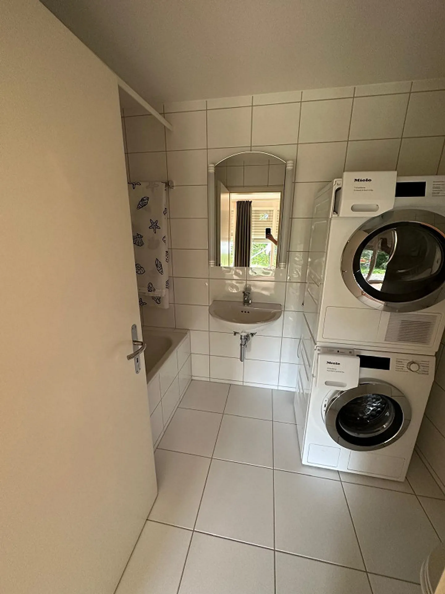 Subaffittuario per bell'appartamento di 3,5 stanze - Foto 9 di 11