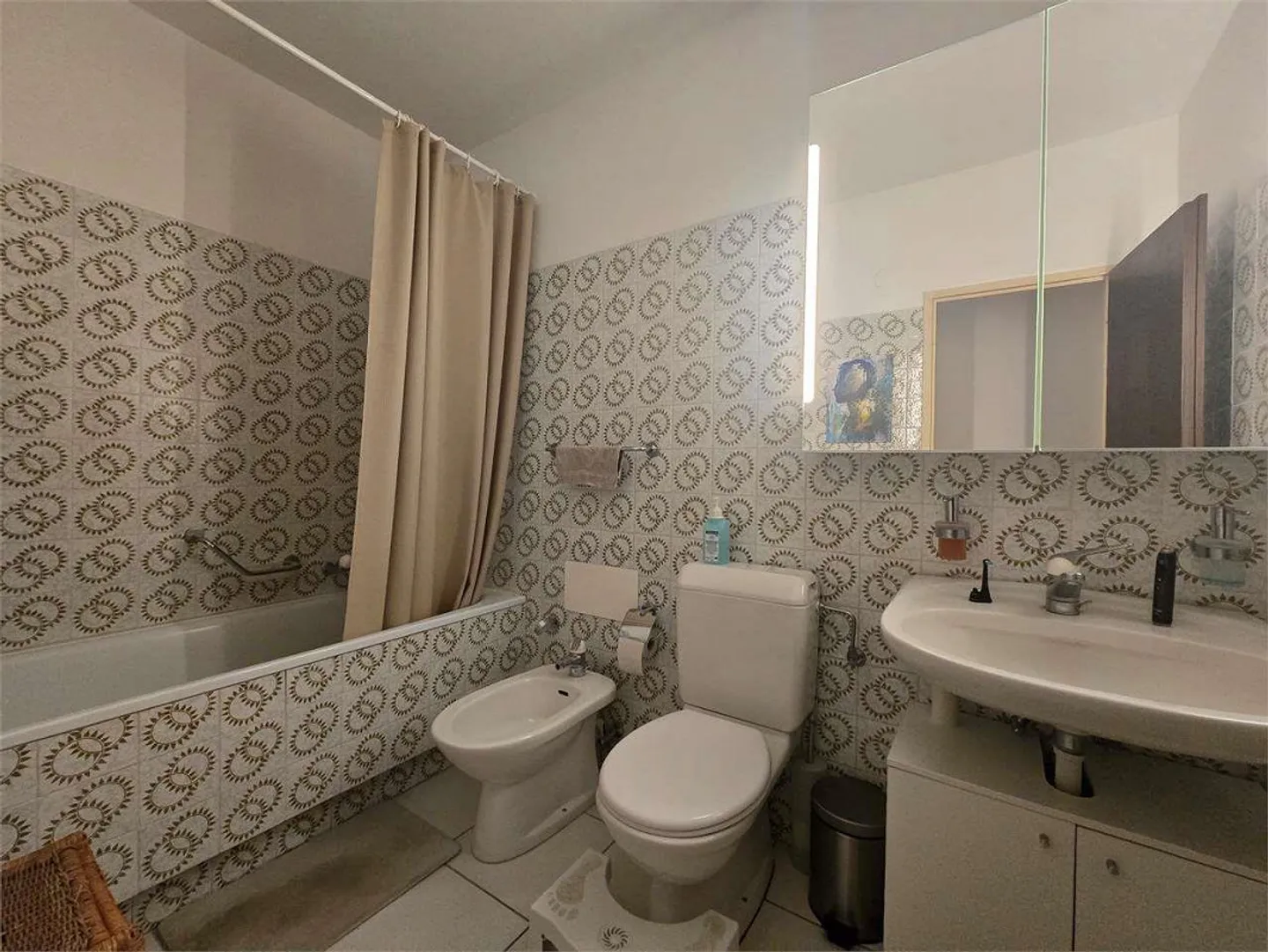 Giubiasco - Bright 2.5 rooms with terrace and two private parking spaces - Photo 8 of 12