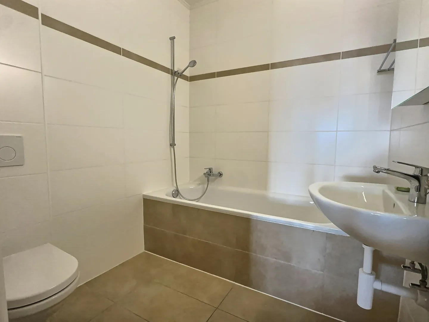 Appartement spacieux avec vue sur le lac - Photo 4 sur 7