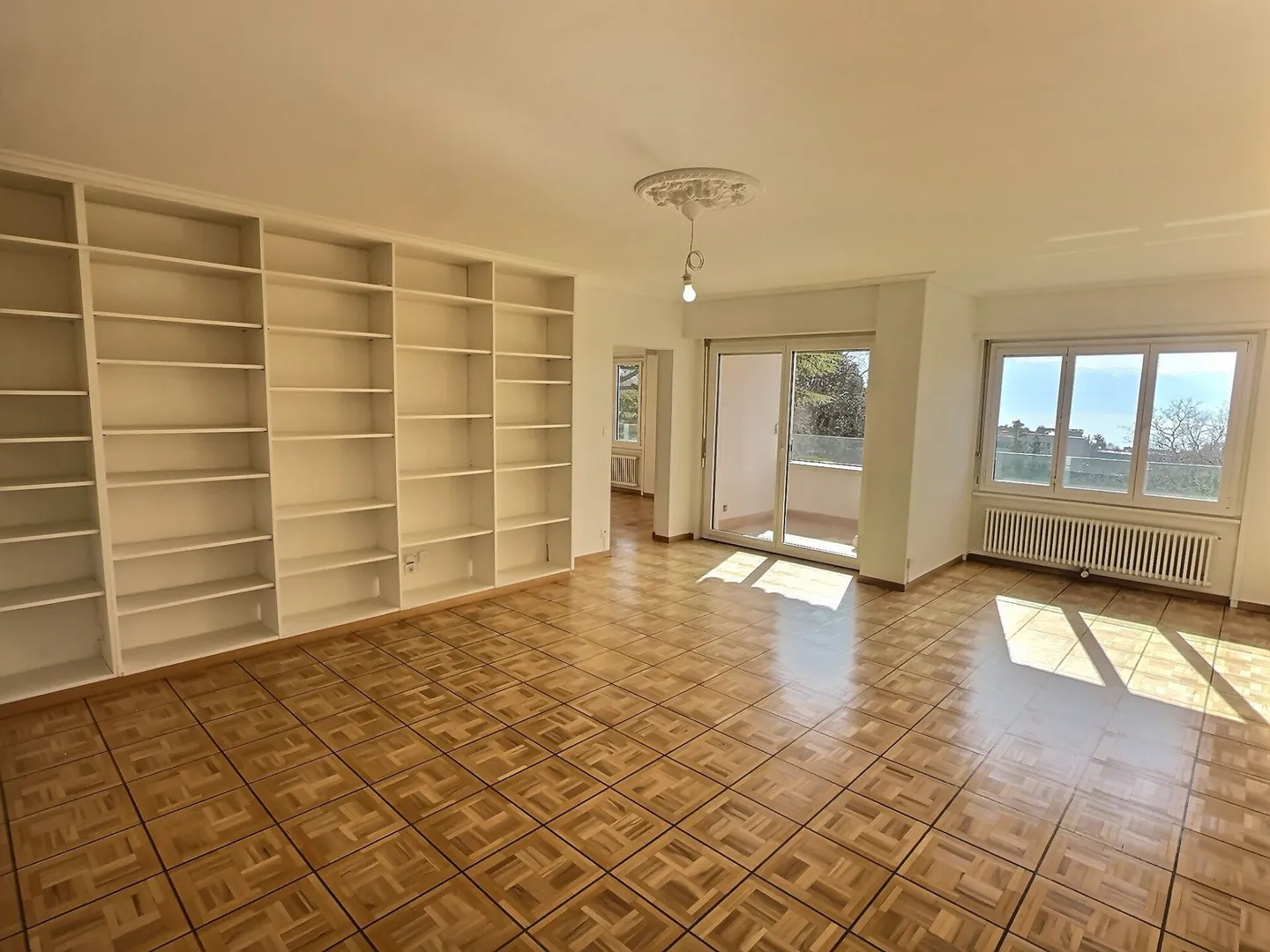 Appartement spacieux avec vue sur le lac - Photo 5 sur 7