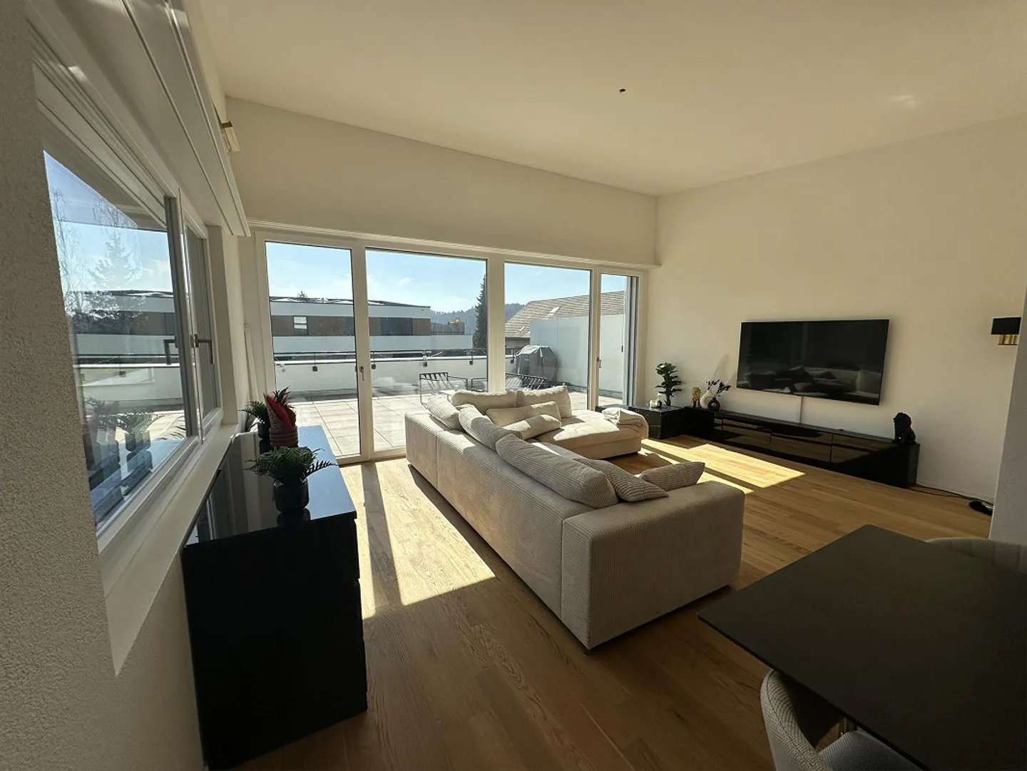 Charmante Attika mit Grosser Terrasse - Foto 3 von 7