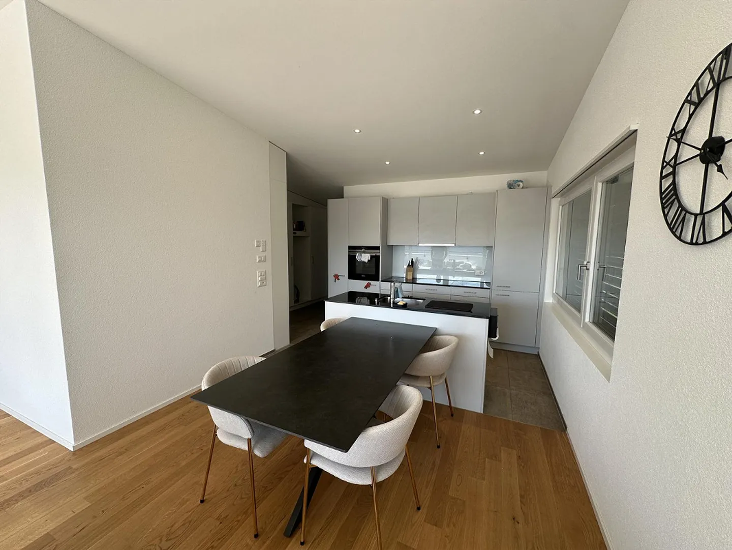 Charmante Attika mit Grosser Terrasse - Foto 4 von 7