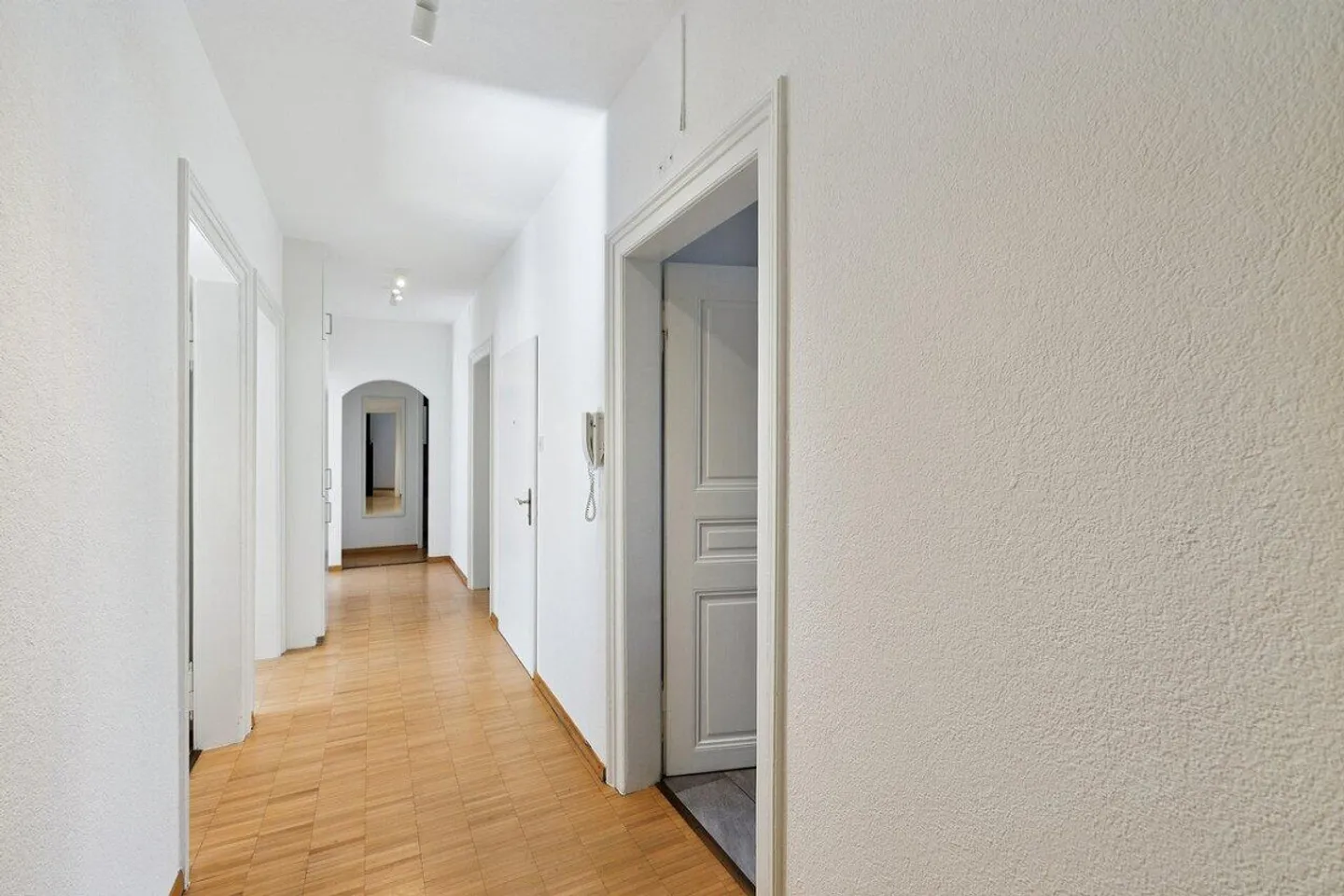 5-room condominium in the Rosental district - Photo 2 of 13