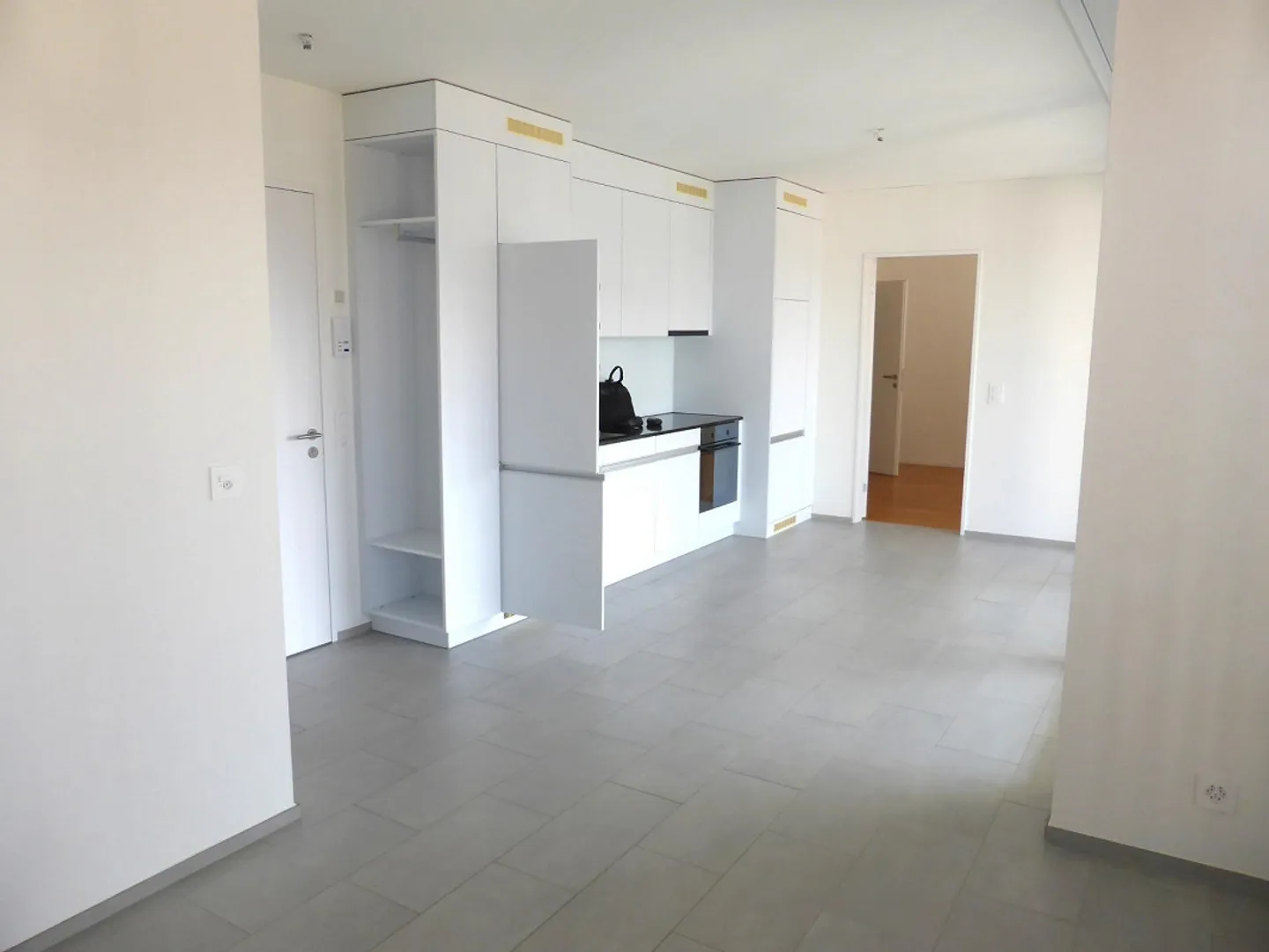 Appartement lumineux de 2,5 pièces au 3ème étage - Photo 3 sur 9