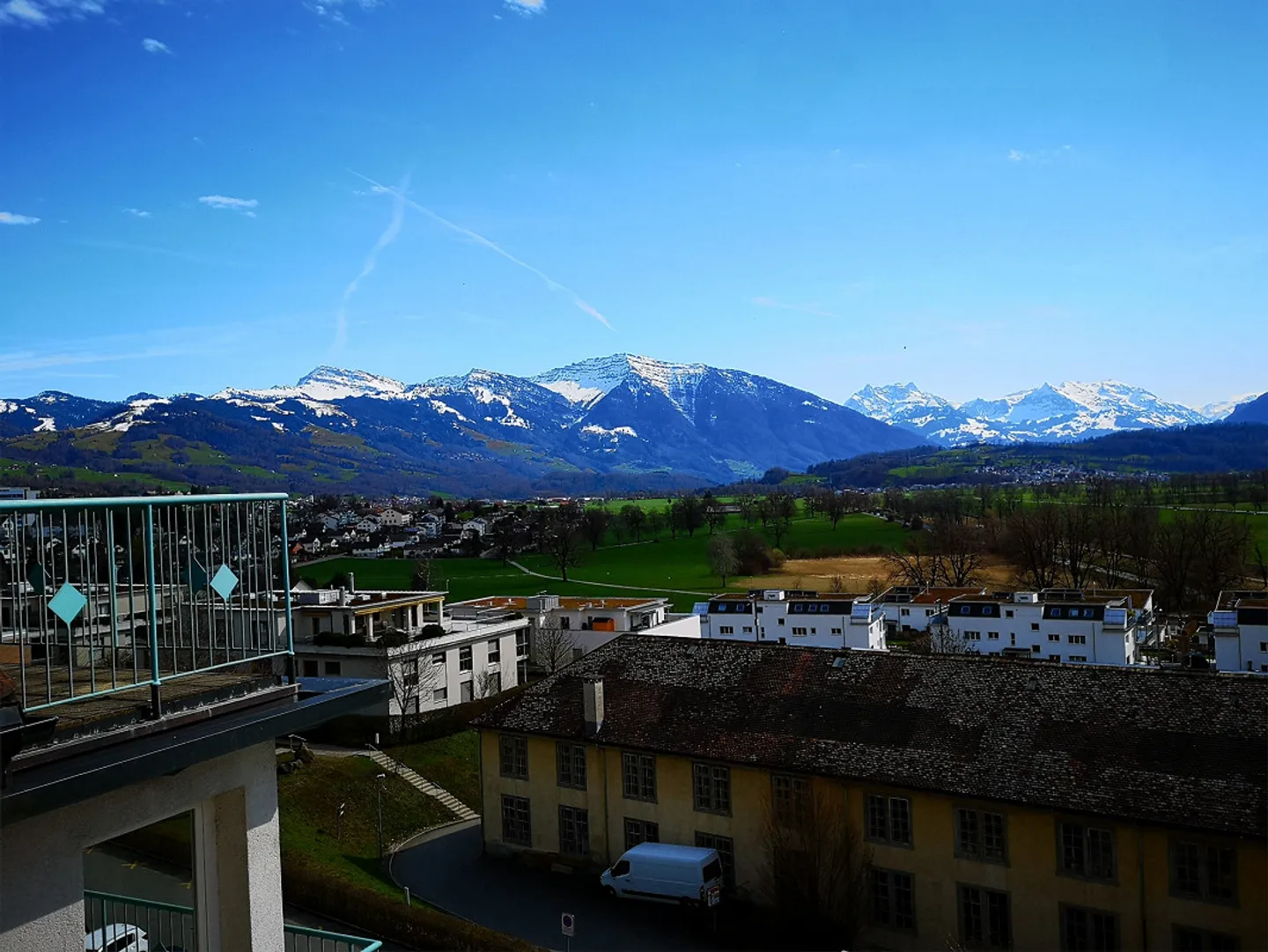 Charmante Dachwohnung mit Aussicht - Foto 1 von 6