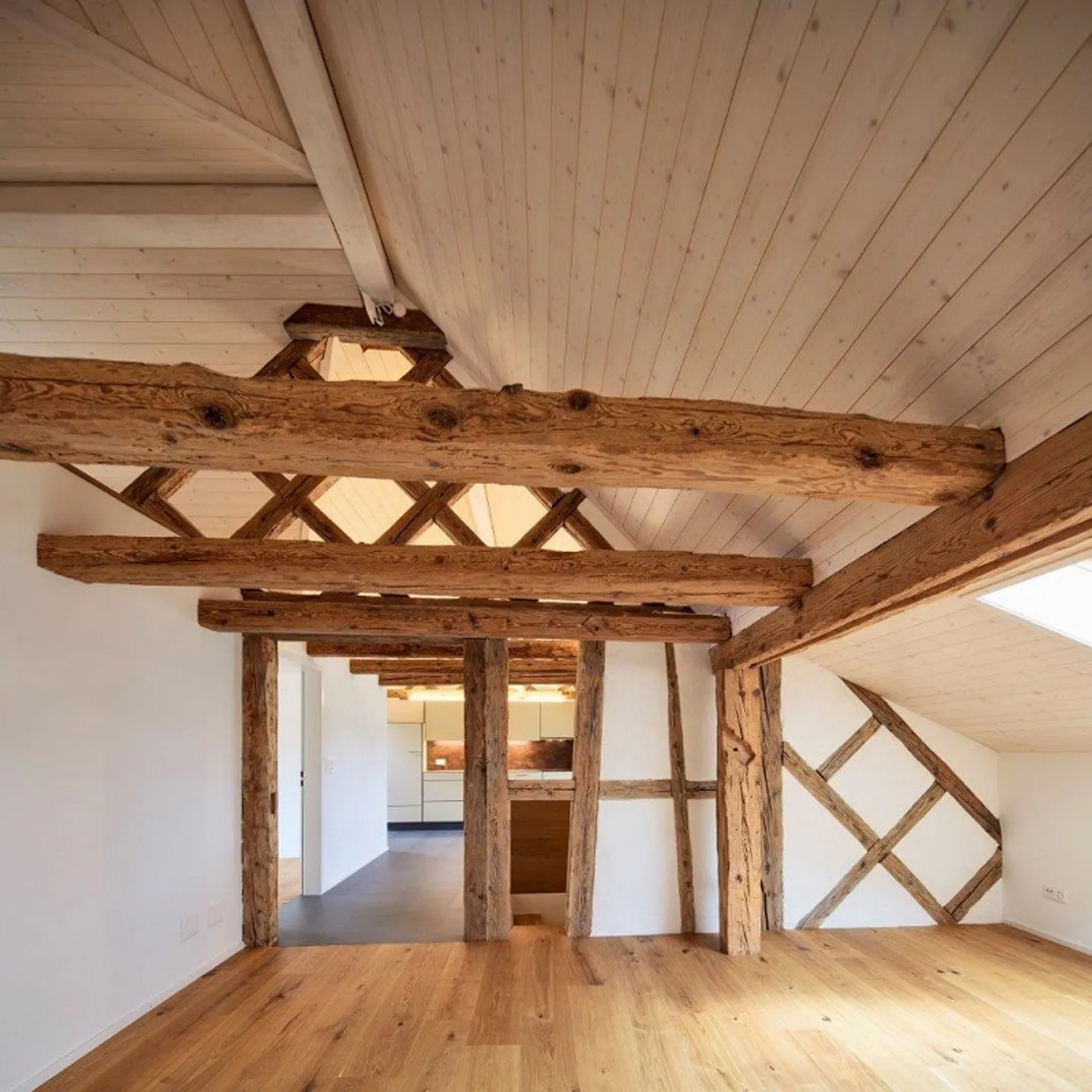 Charmante Dachwohnung mit Aussicht - Foto 4 von 6