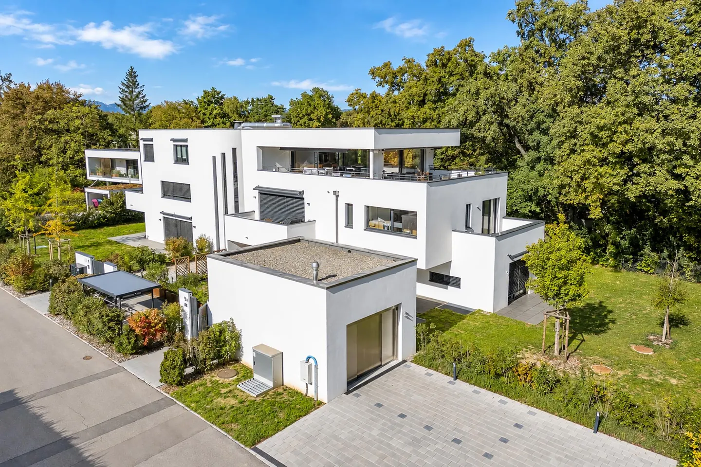 En exclusivité - Chêne-Bougeries - Élégant duplex de 4 pièces avec jardin privatif de 308 m² - Foto 1 von 14