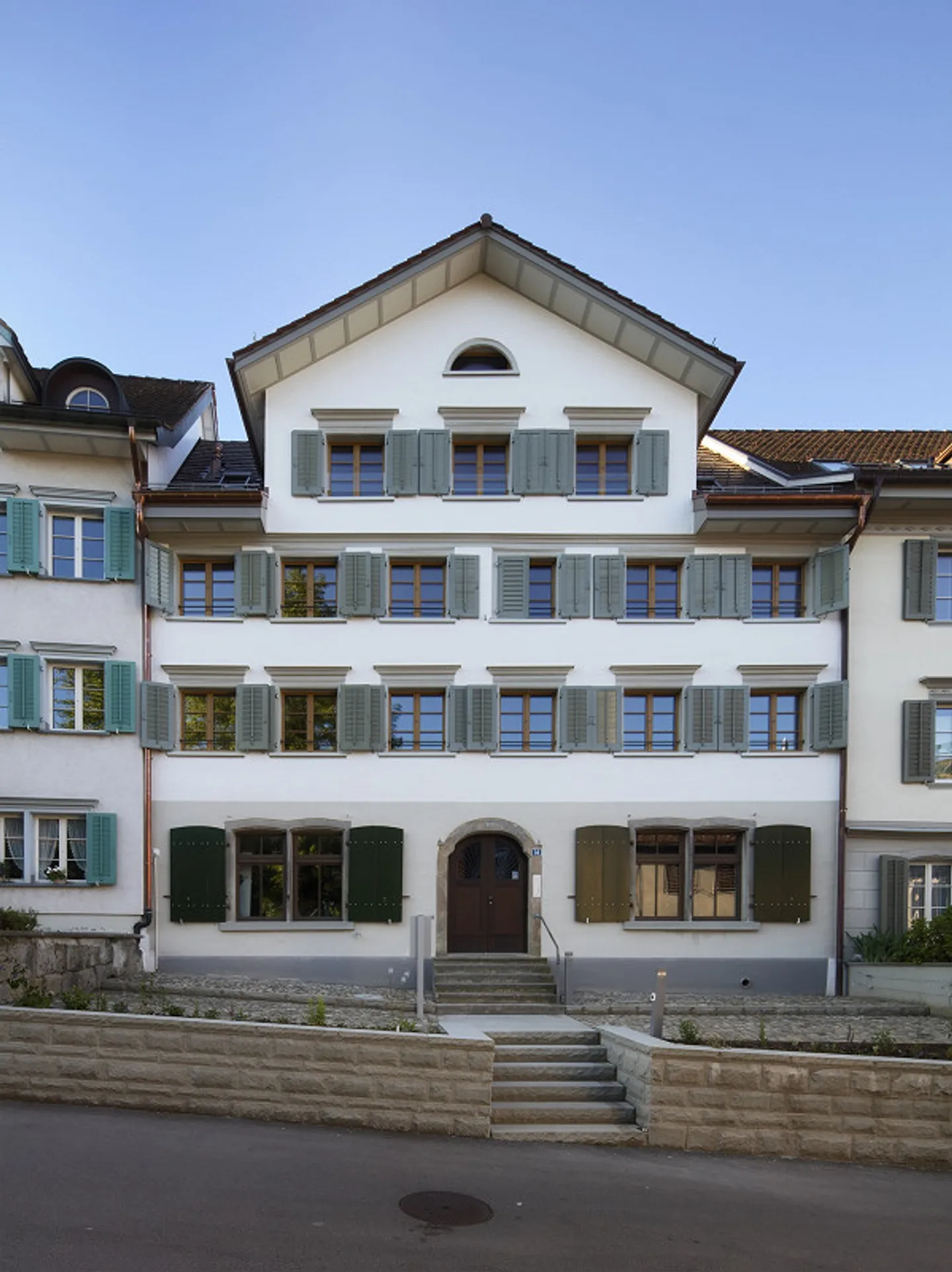 Charmante Dachwohnung mit Aussicht - Foto 6 von 6