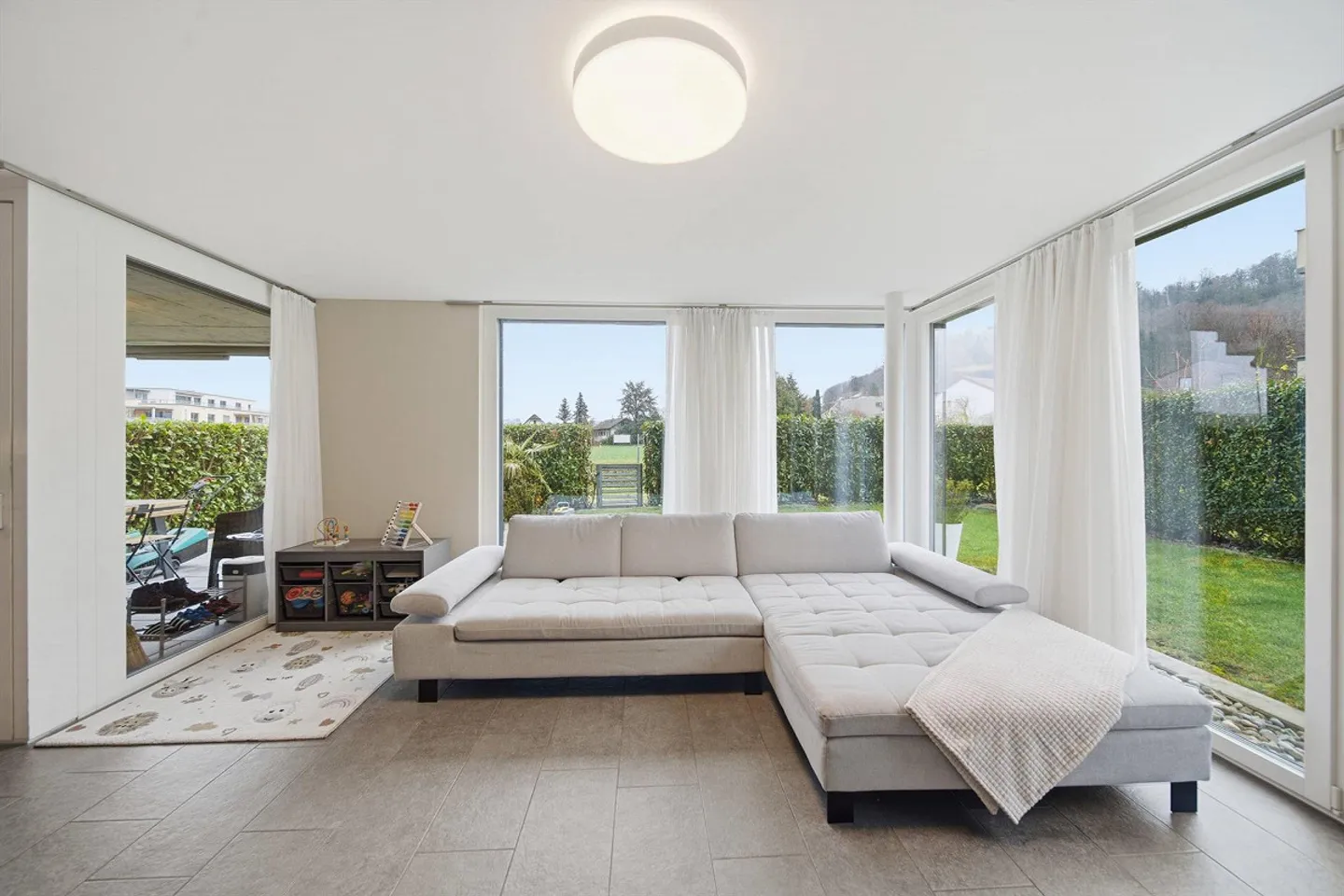 APPARTEMENT DE JARDIN MODERNE DANS LE VERT - Photo 2 sur 5