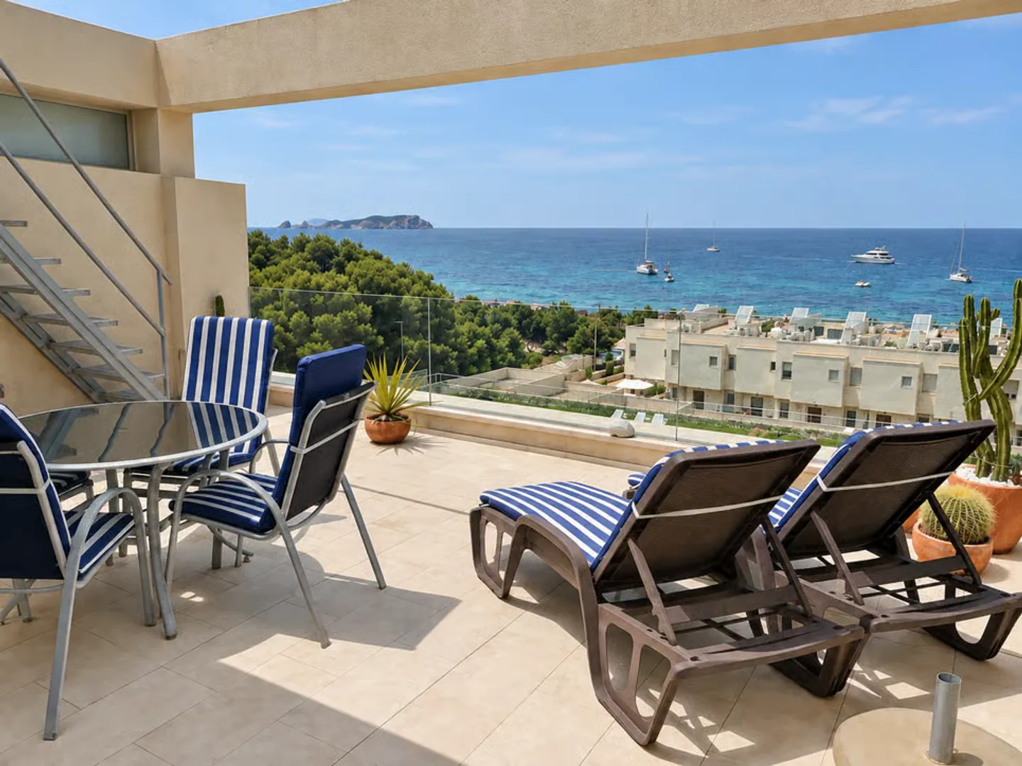 Ibiza - Apartment with stunning sea view - Photo 1 of 8