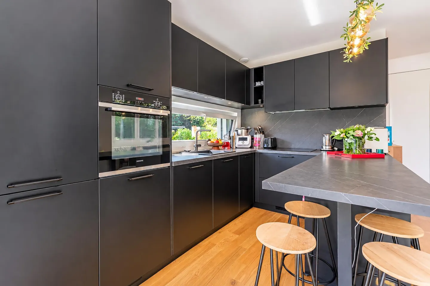En exclusivité - Chêne-Bougeries - Élégant duplex de 4 pièces avec jardin privatif de 308 m² - Foto 4 von 14
