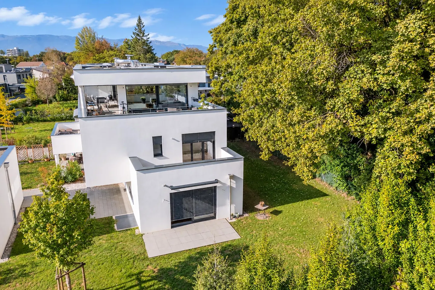 En exclusivité - Chêne-Bougeries - Élégant duplex de 4 pièces avec jardin privatif de 308 m² - Foto 5 von 14
