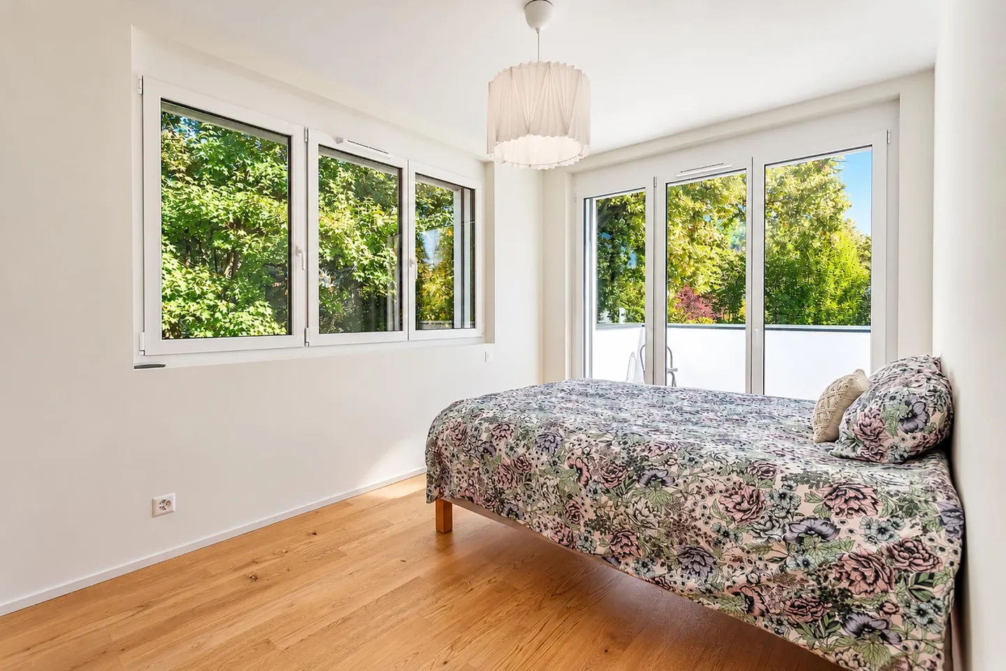 En exclusivité - Chêne-Bougeries - Élégant duplex de 4 pièces avec jardin privatif de 308 m² - Foto 6 von 14
