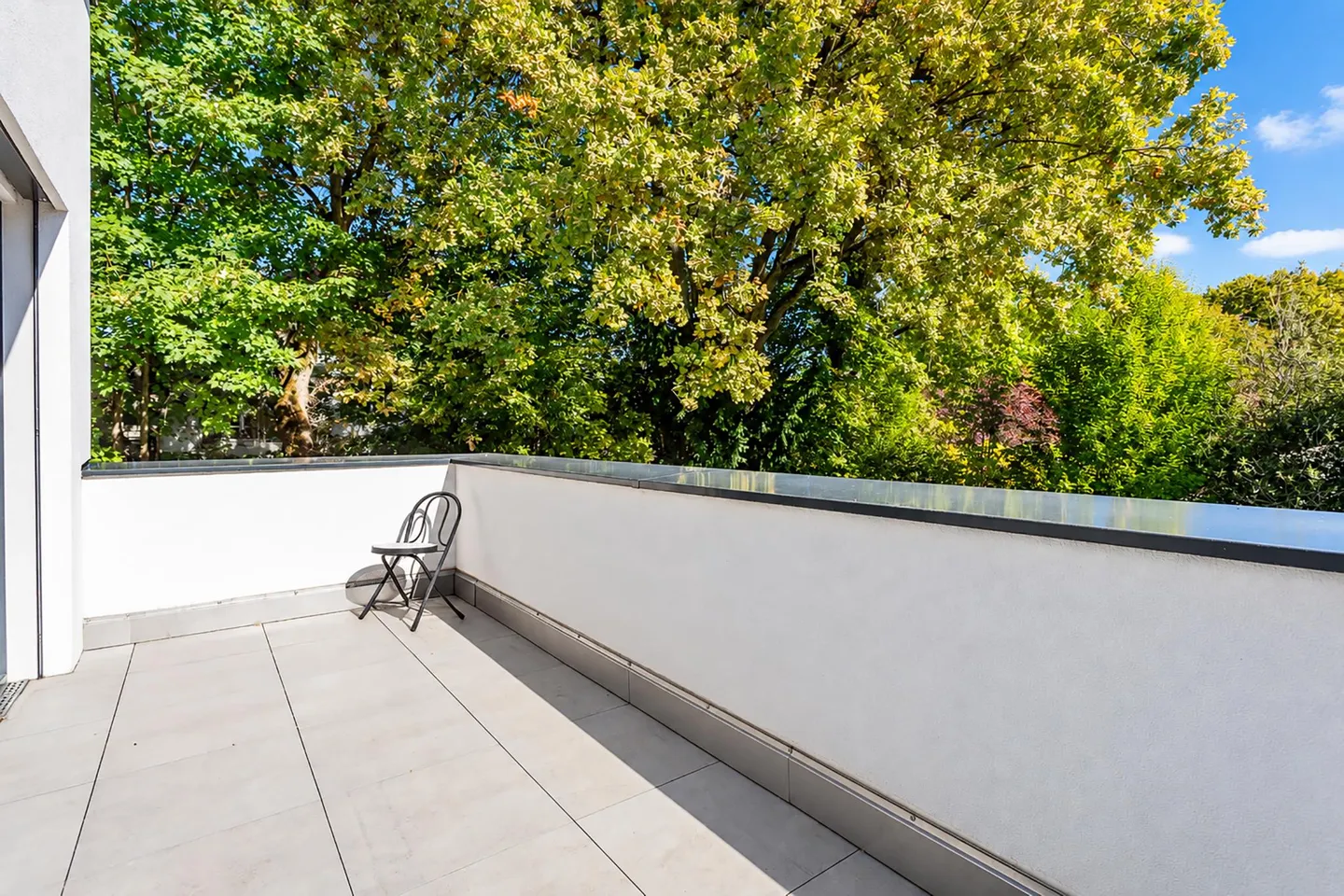 En exclusivité - Chêne-Bougeries - Élégant duplex de 4 pièces avec jardin privatif de 308 m² - Foto 7 von 14