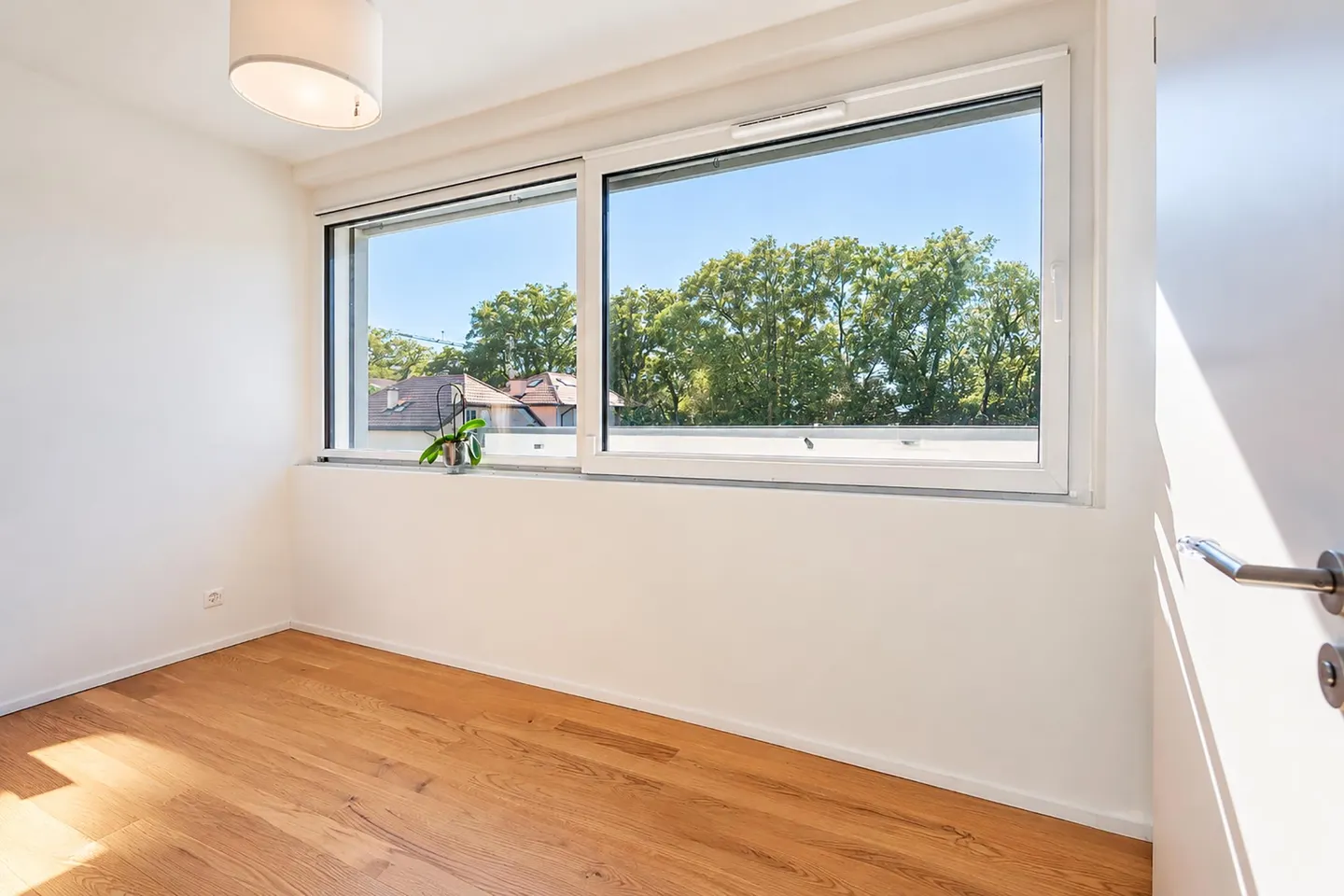 En exclusivité - Chêne-Bougeries - Élégant duplex de 4 pièces avec jardin privatif de 308 m² - Foto 8 von 14