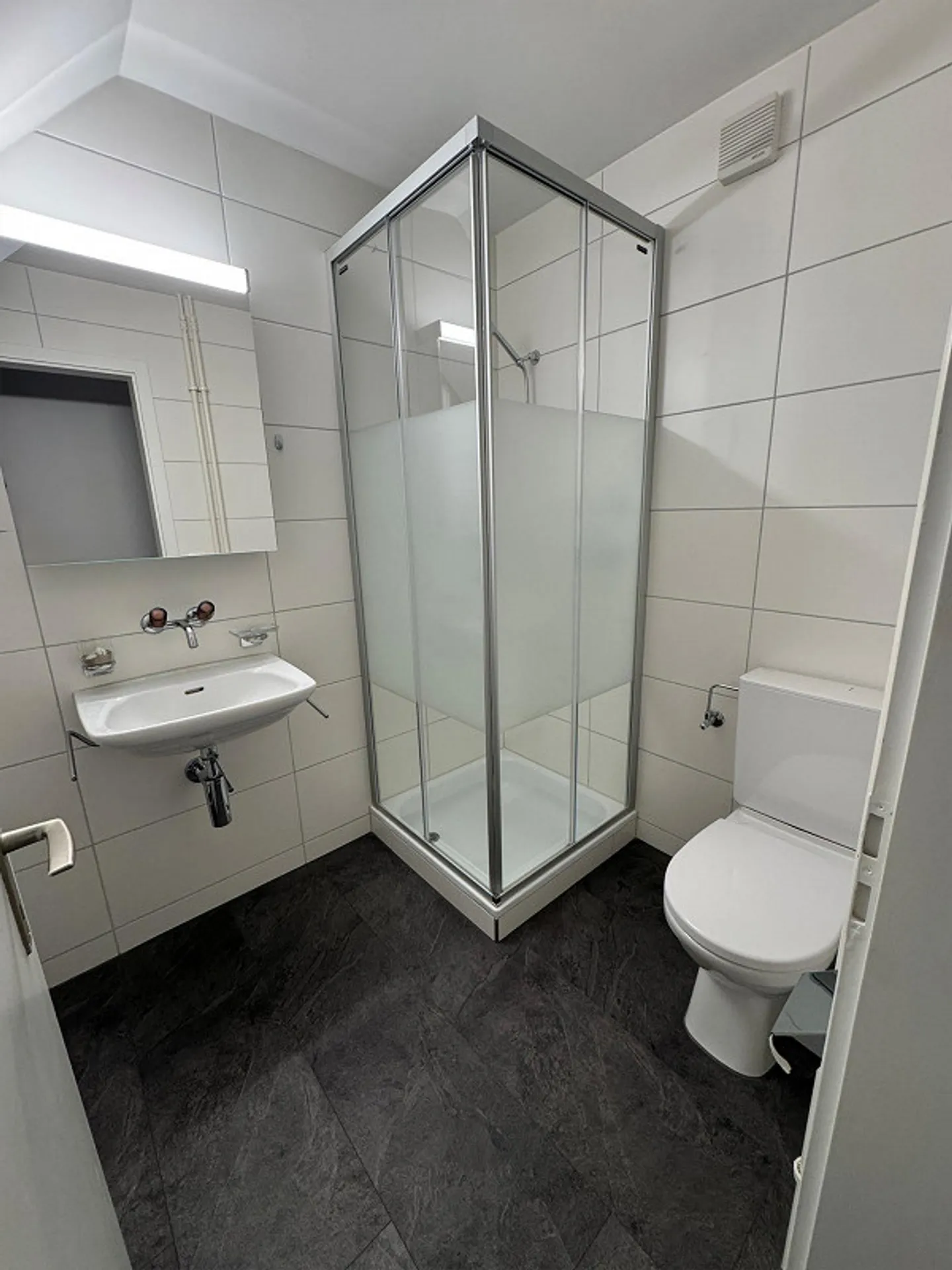 Appartement en duplex spacieux de 5,5 pièces dans le beau Riggisberg - Photo 4 sur 13