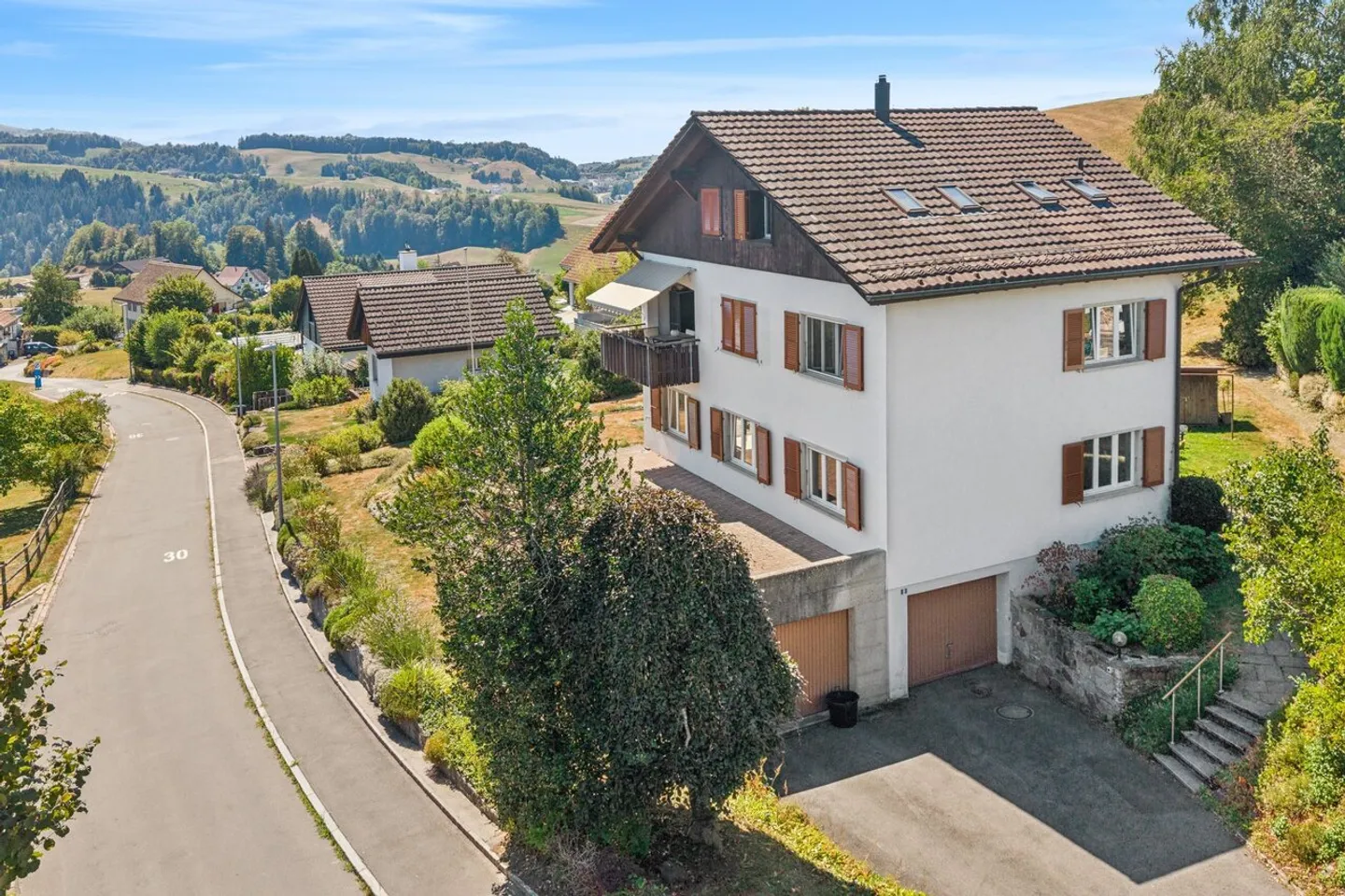 Charming residential house with magnificent views - Photo 1 of 9